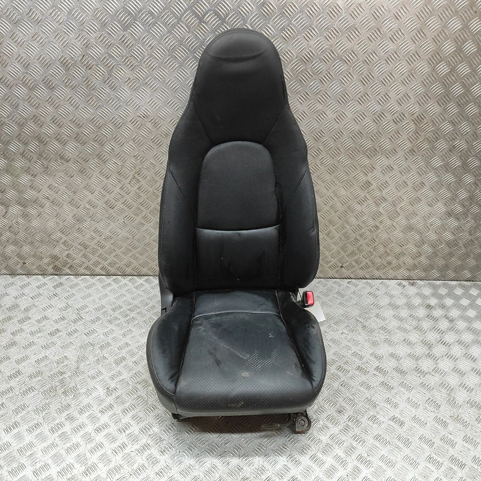 Mazda MX-5 Front Right Seat NC84-88-110, NC84-88-130 Front Right Seat MAZDA...