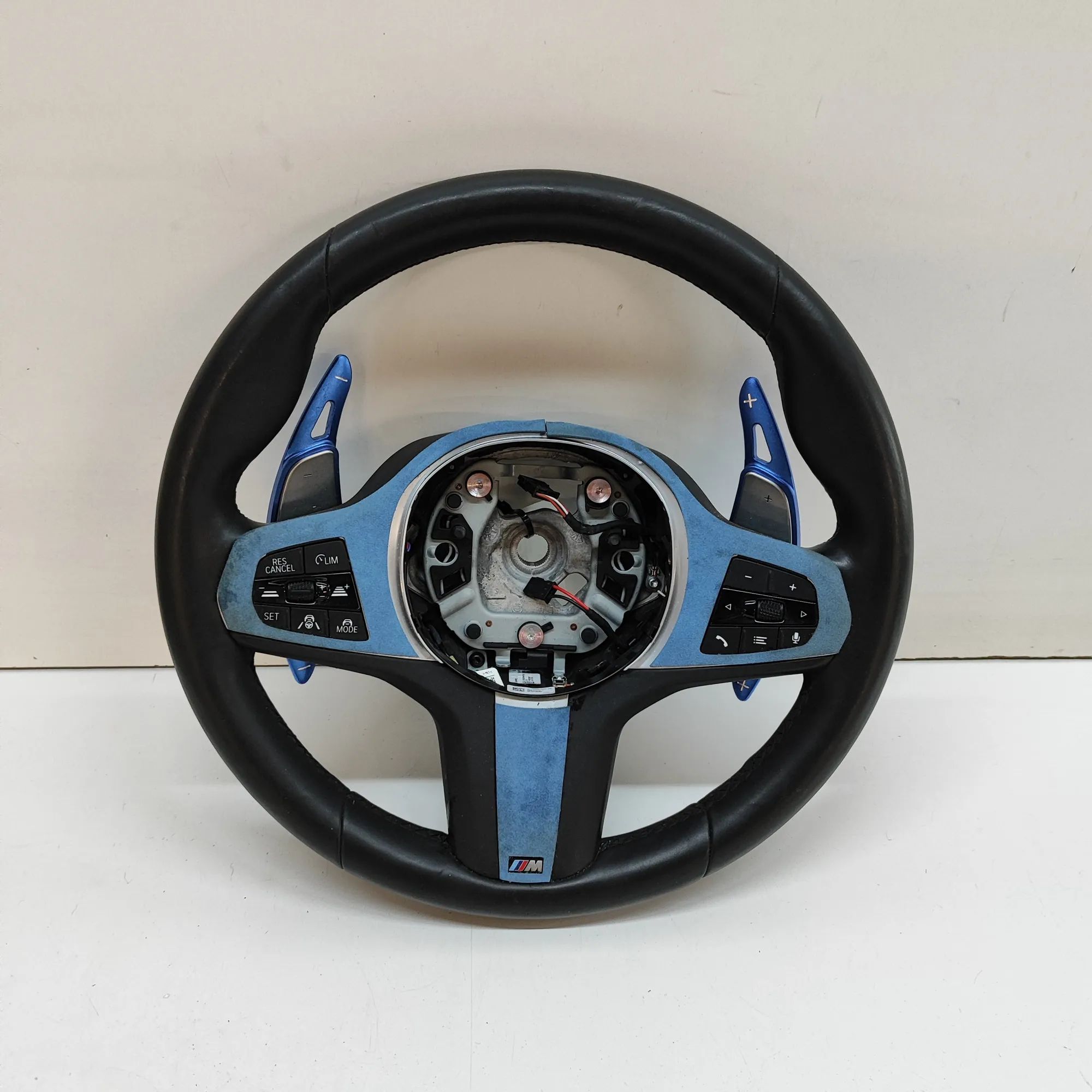 BMW X7 (G07) steering wheel 8008184 Steering Wheel BMW X7 (G07) (2019-...)
...