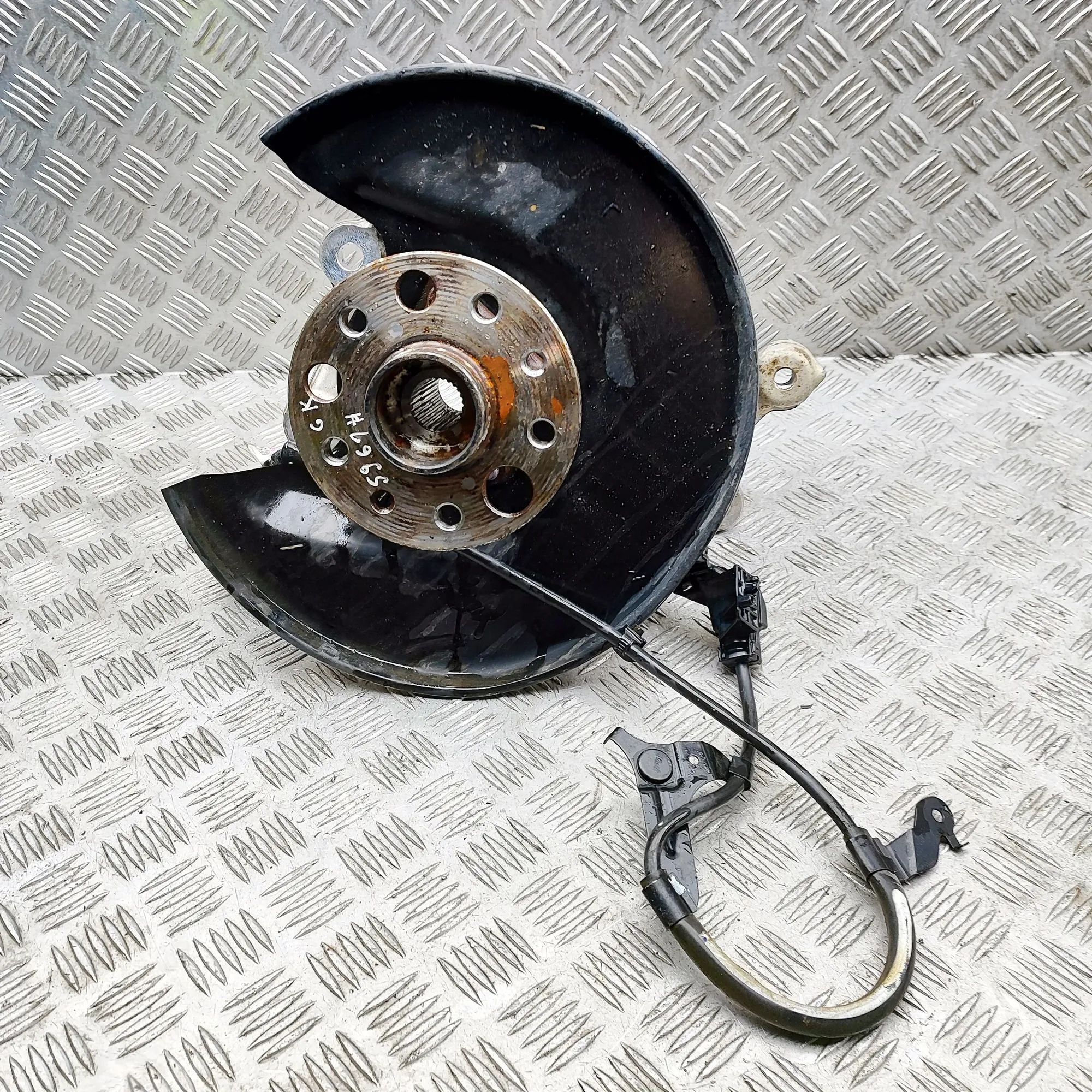 Lexus NX Rear Left Wheel Hub Spindle 42305-42090 Rear Left Wheel Hub Spindle LEXUS N...