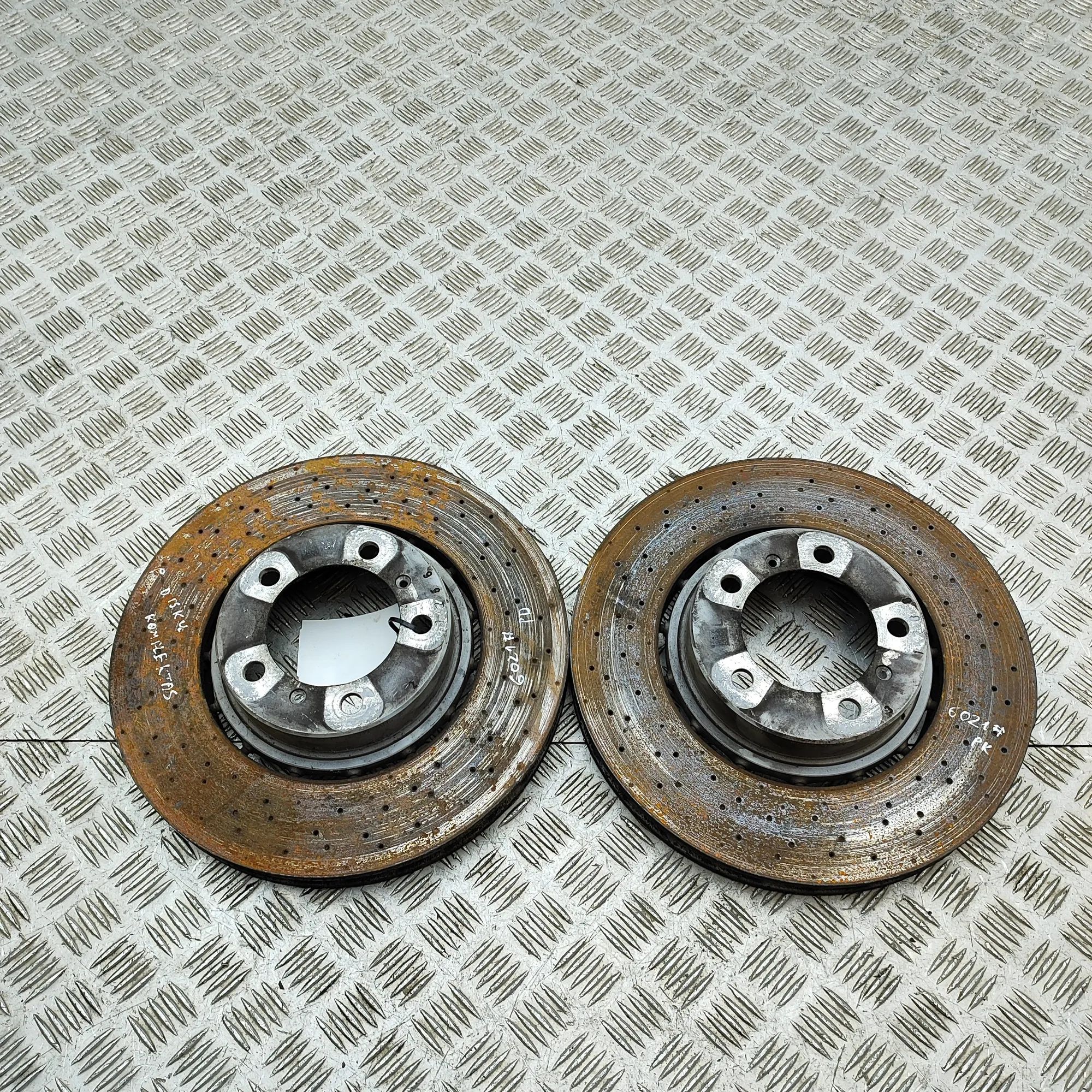 Porsche 911 (991) Front Brake Disc Kit 9P1615302, 9P1615301 Front Brake Disc Kit PORSC...