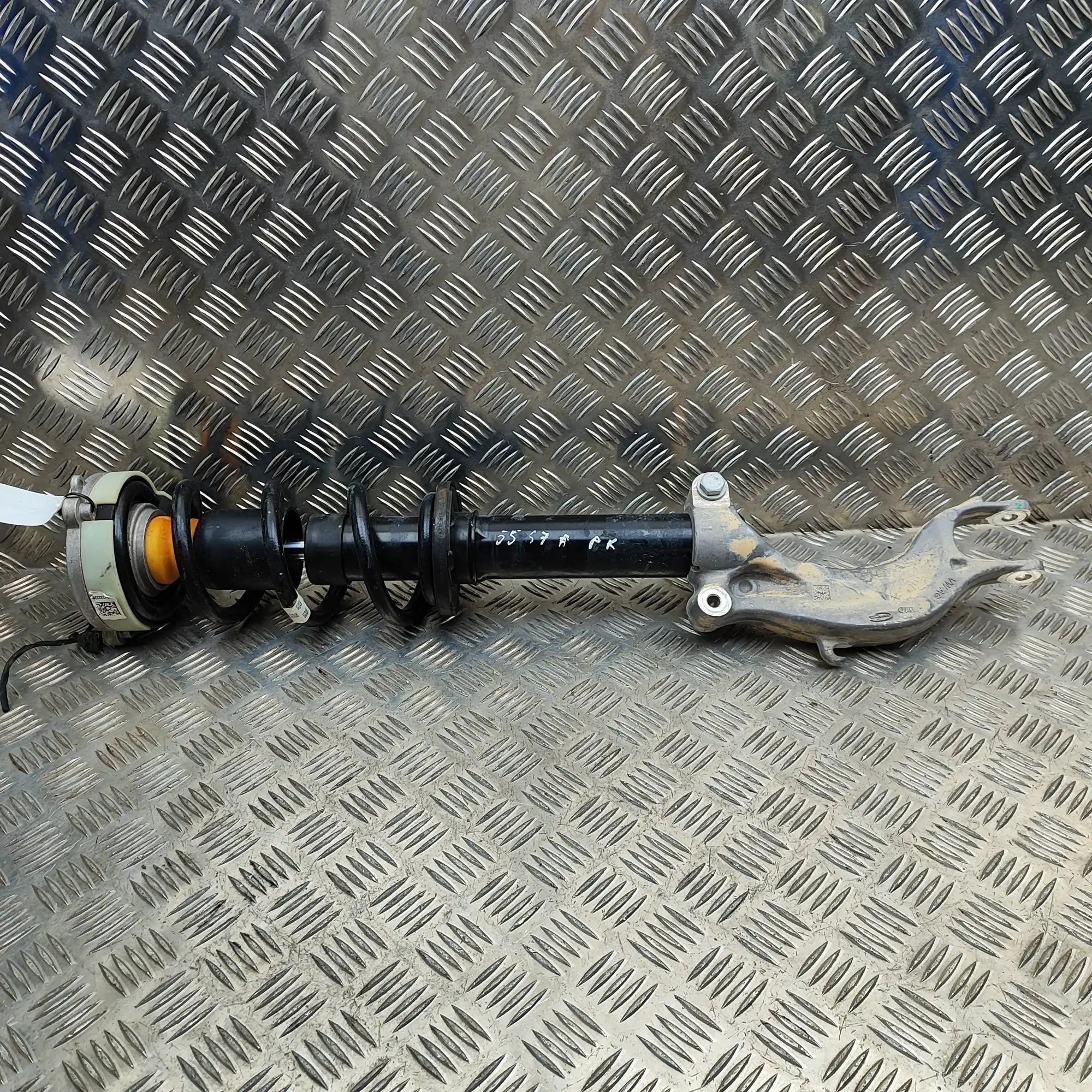 Audi A5 (B10) Front Left Shock Absorber 4M0413037, 8B3413029E Front Left Shock Absorber...