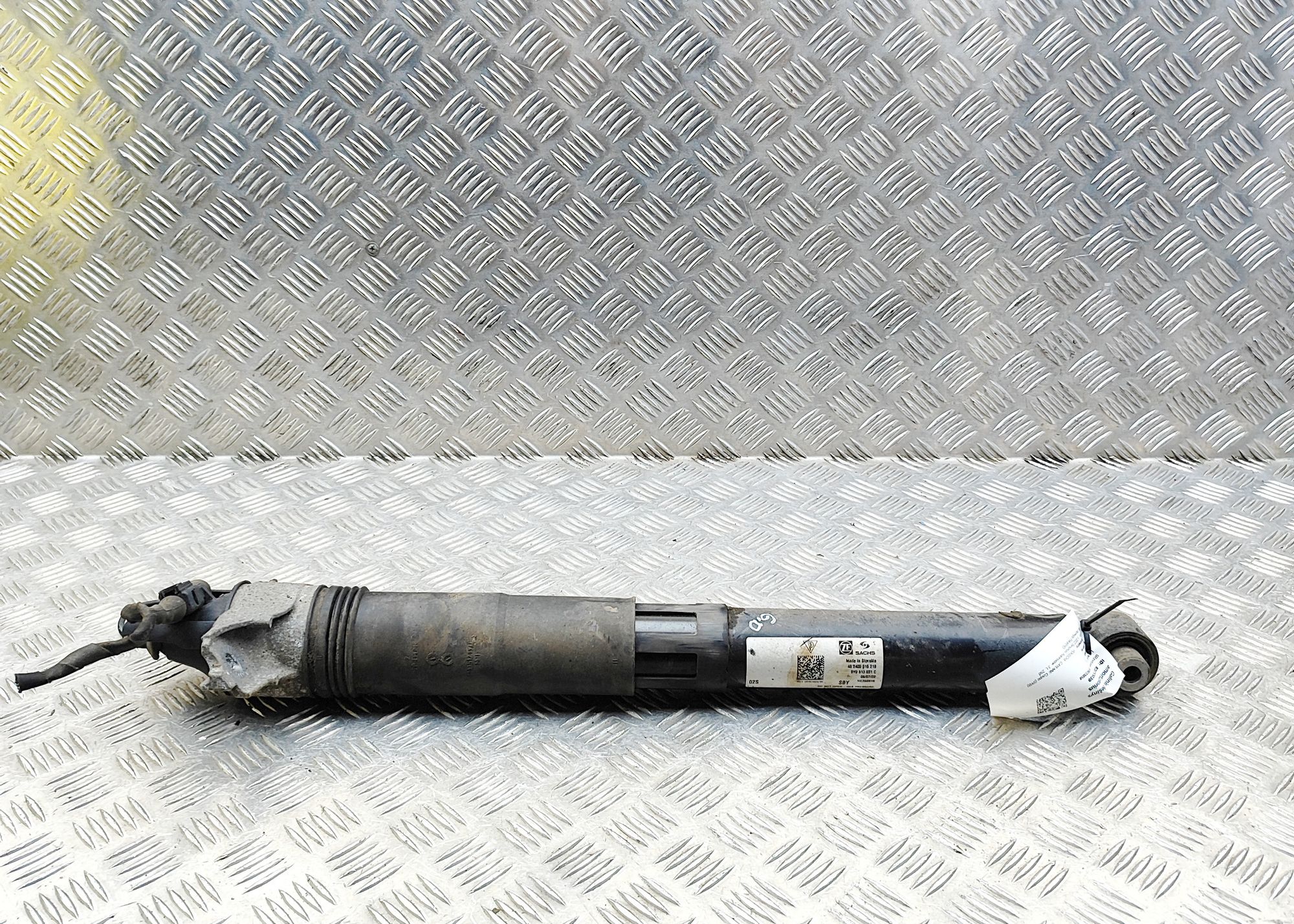 Porsche Cayenne Rear Right Shock Absorber 9Y0513031C Rear Right Shock Absorber PORSCHE CA...