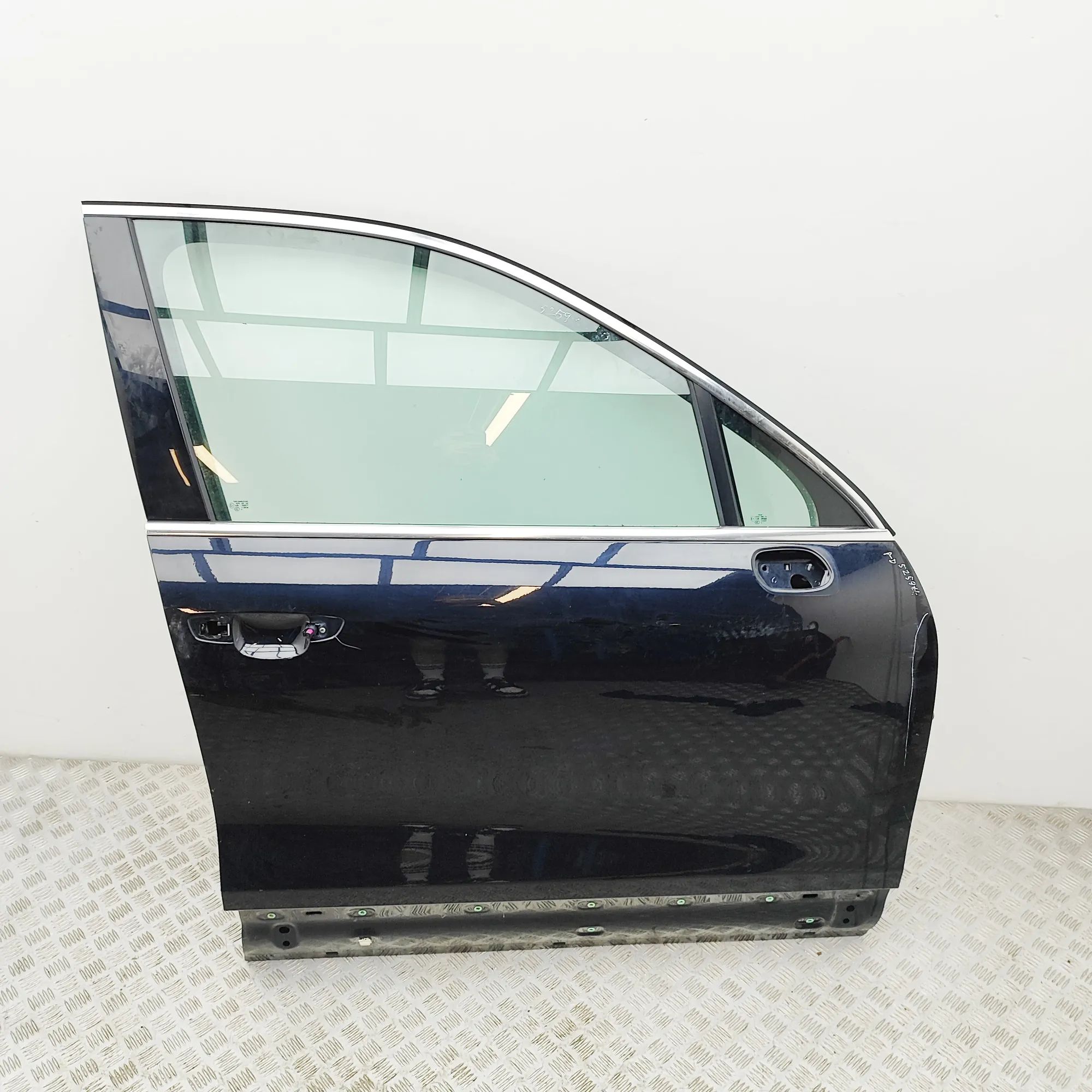 Volkswagen Touareg Front Right Door 7P0831312B Front Right Door VW TOUAREG (7P5) (2...