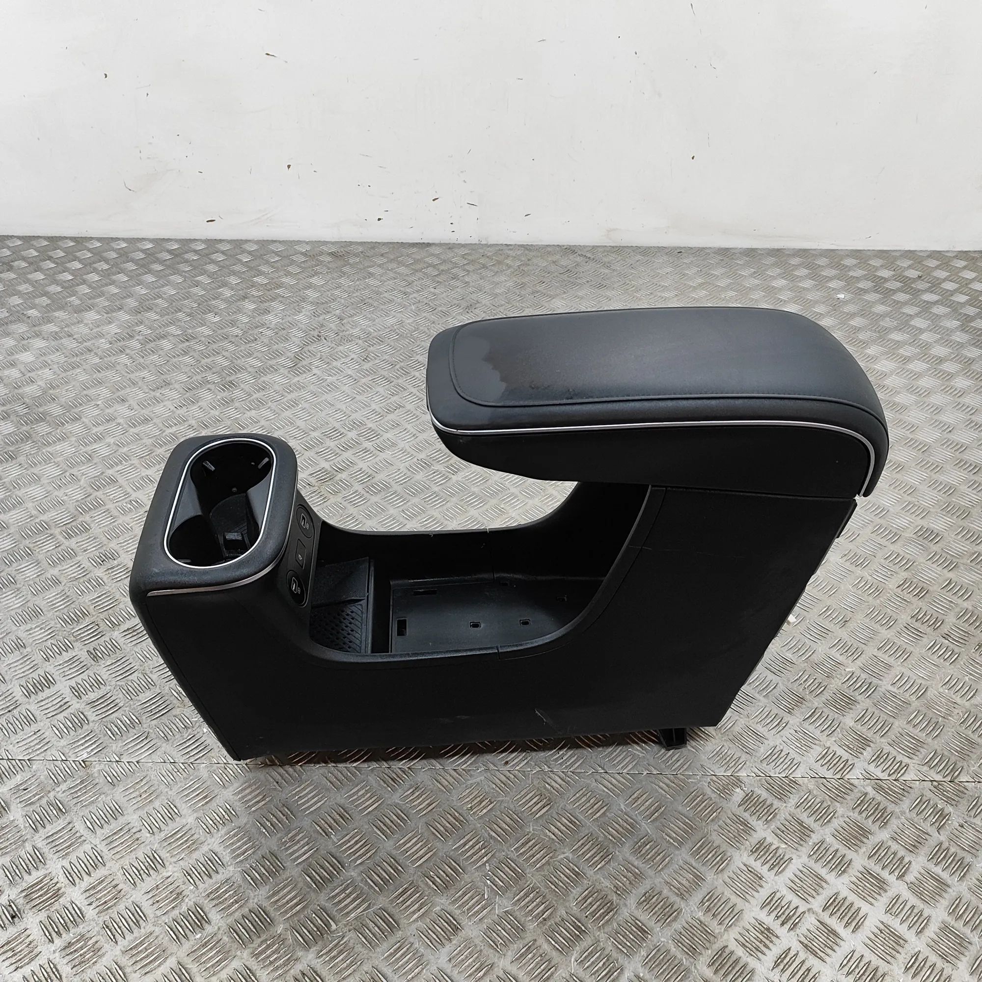 Hyundai Ioniq center console 84650-GI000, 84660-GI000, 84670-GI000 Center Co...