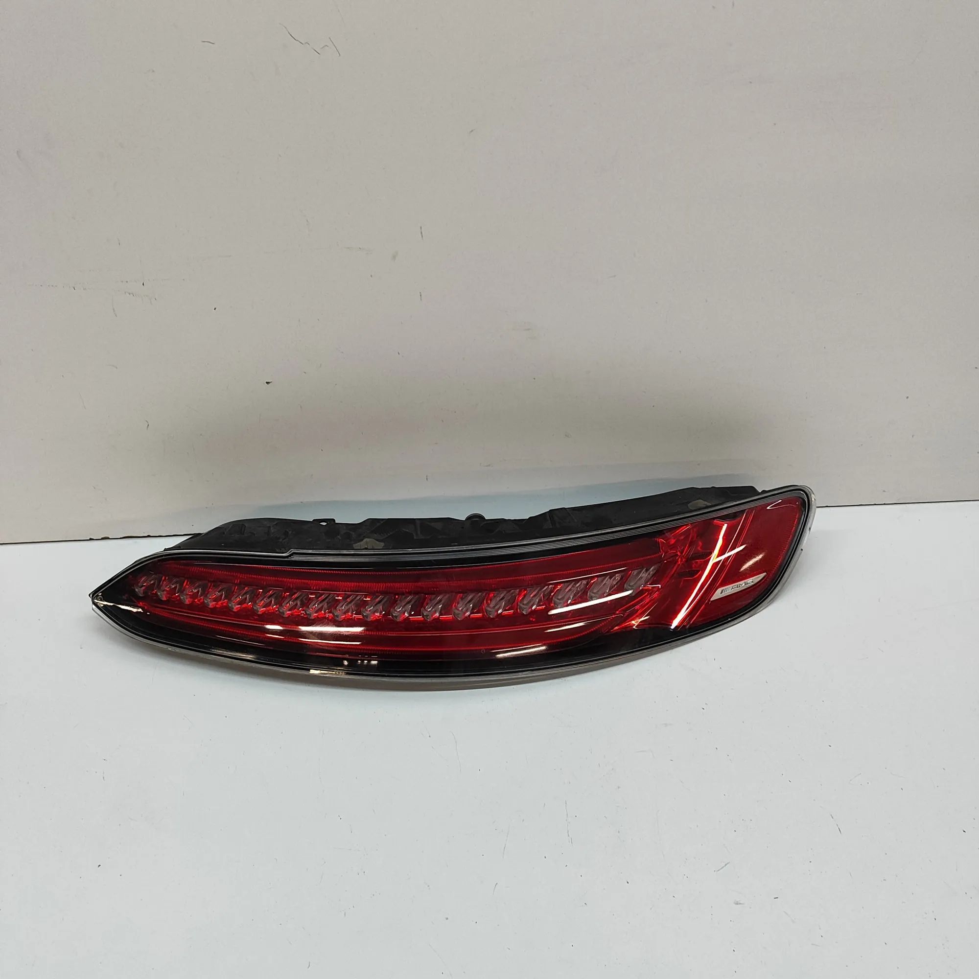 Mercedes-Benz G (W463) Rear Right Tail Light A1909065000 Rear Right Tail Light MERCEDES-BENZ...