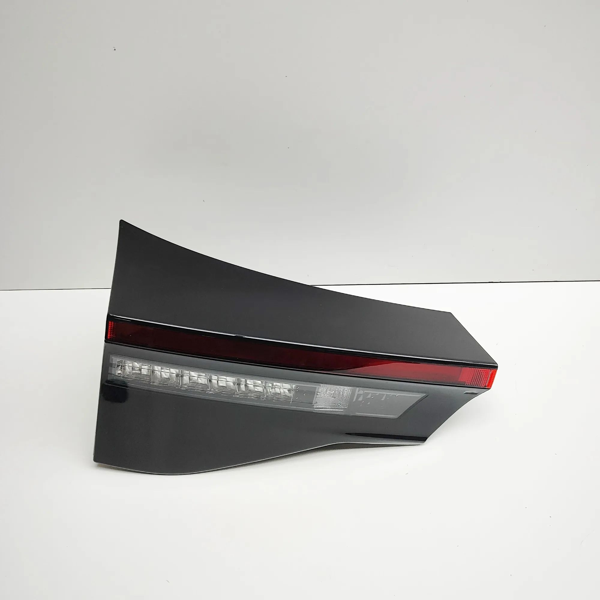 Toyota Yaris Left Side Tailgate Tail Light 81590-0DB80, 81590-0DB80-H Left Side Tailgate T...