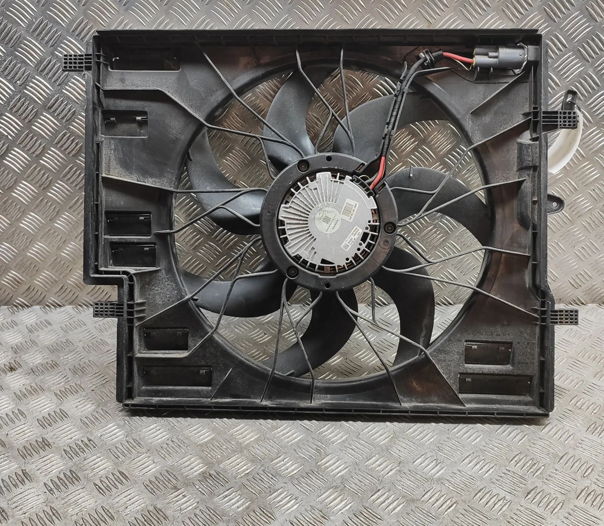 Volvo S90 Engine Cooling Fan Shroud 0460810240, 31657361 Engine Cooling Fan Shroud ...