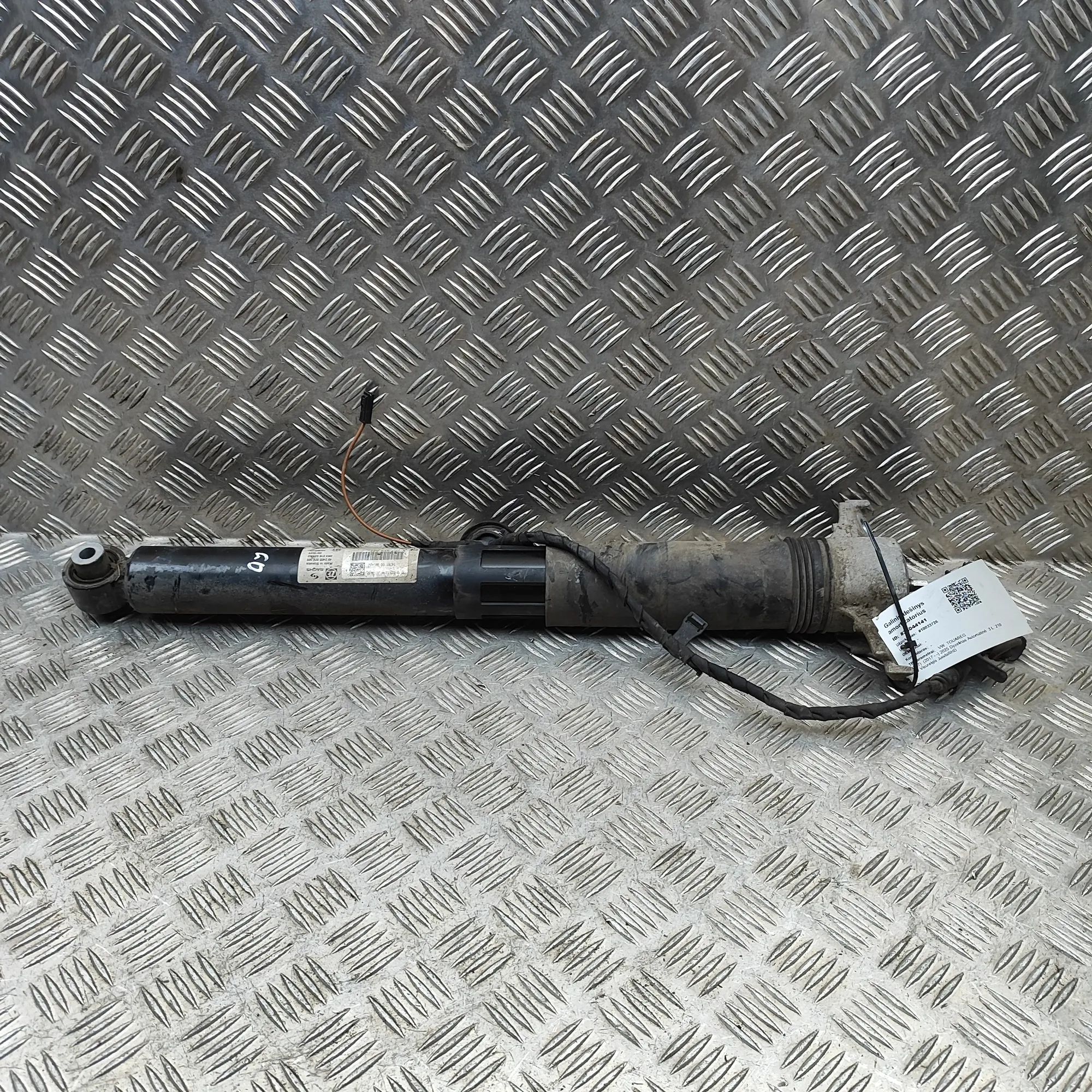 Volkswagen Touareg Rear Right Shock Absorber 4M4616031AD Rear Right Shock Absorber VW TOUARE...