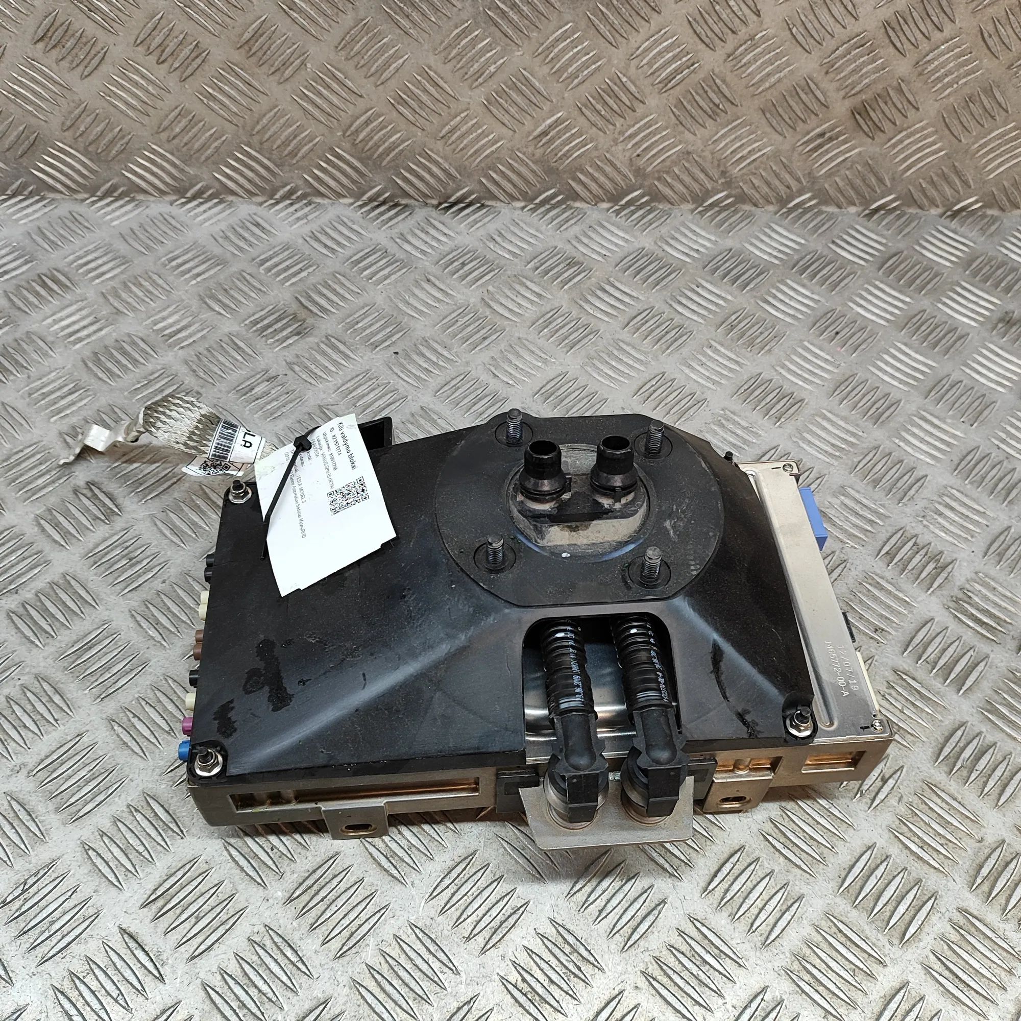 Tesla Model 3 Other Control Units 1465773-01-D, 1465772-00-A, 1462554-05-H Other ...