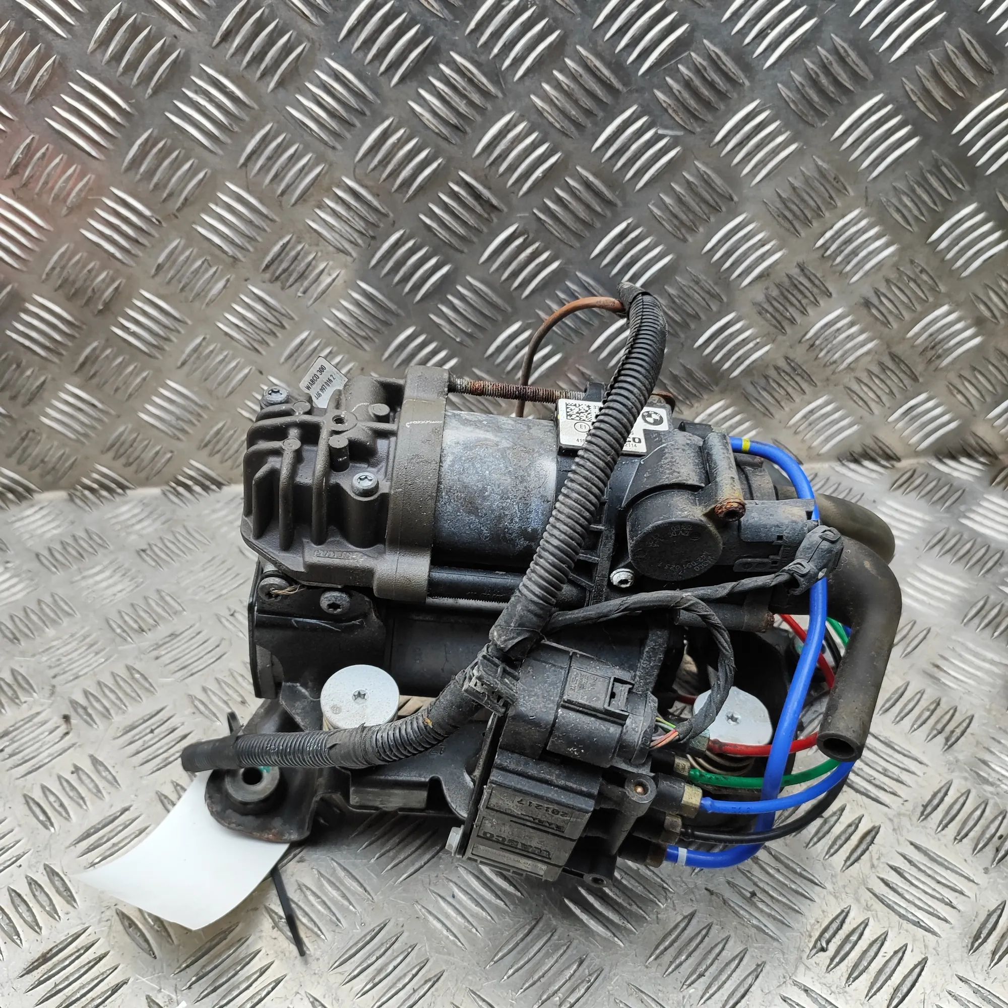 BMW 7 (G11 / G12) Air Suspension Compressor 6884682 Air Suspension Compressor BMW 7 SERIES ...