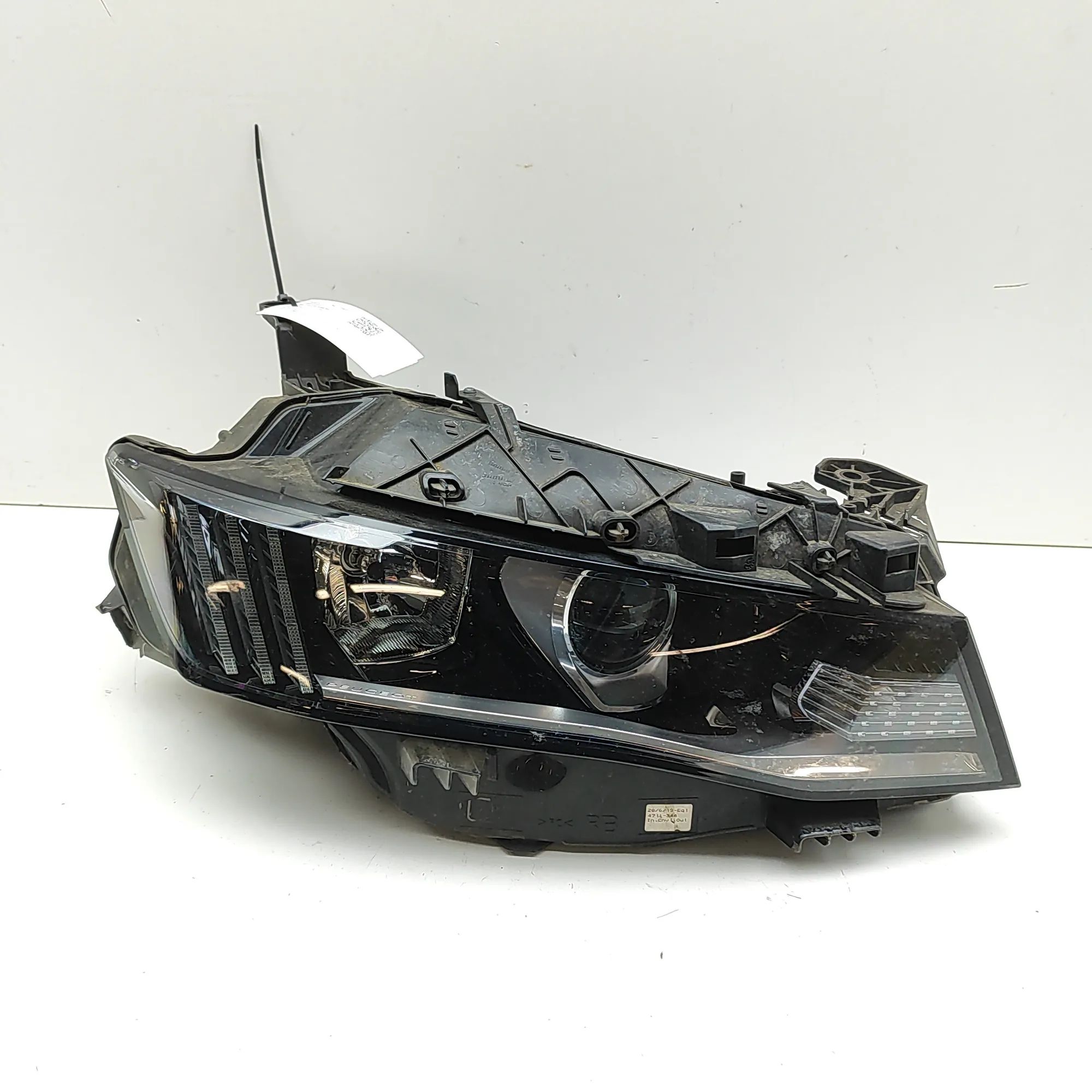 Peugeot 508 Front Right Headlight 9823143980 Front Right Headlight PEUGEOT 508 (S...