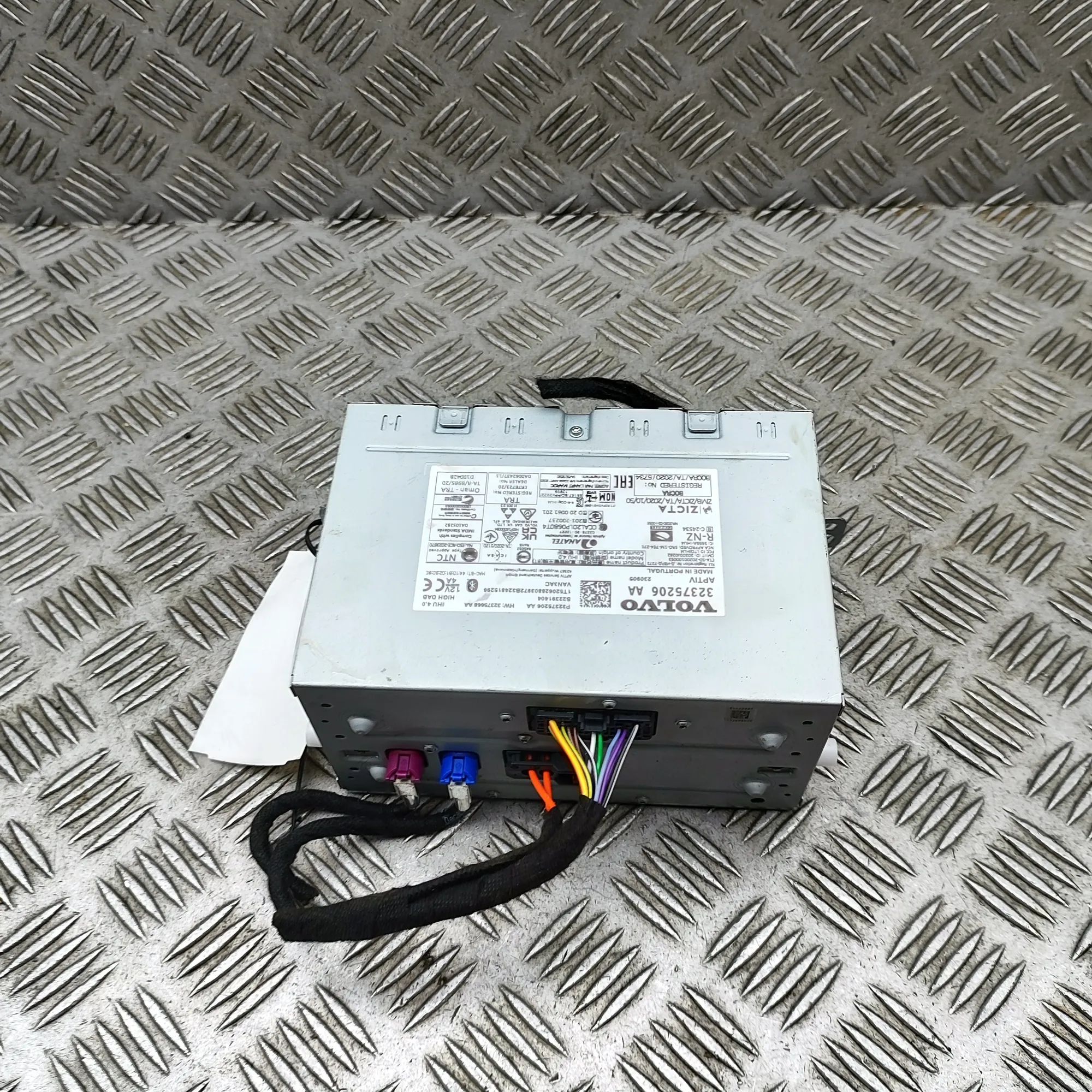 Volvo XC40 / EX40 Music Navi CD Radio Player Head Unit 32375206, 32375206AA Music Navi CD Radio Player...