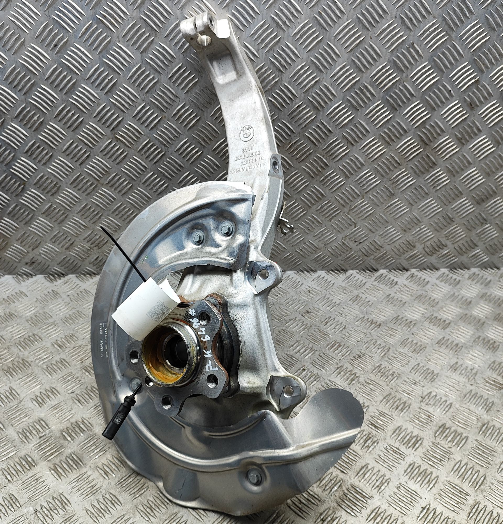 BMW X5 (G05) Front Left Wheel Hub 6878311, 6893686, 6876655 Front Left Wheel Hub ...