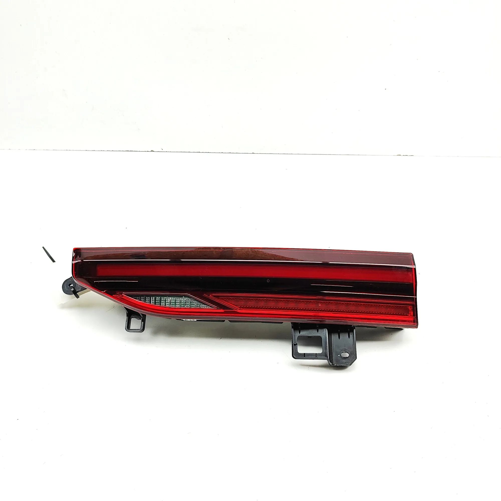 BMW X6 (G06) Right Side Tailgate Tail Light 7421118 Right Side Tailgate Tail Light BMW X6G0...