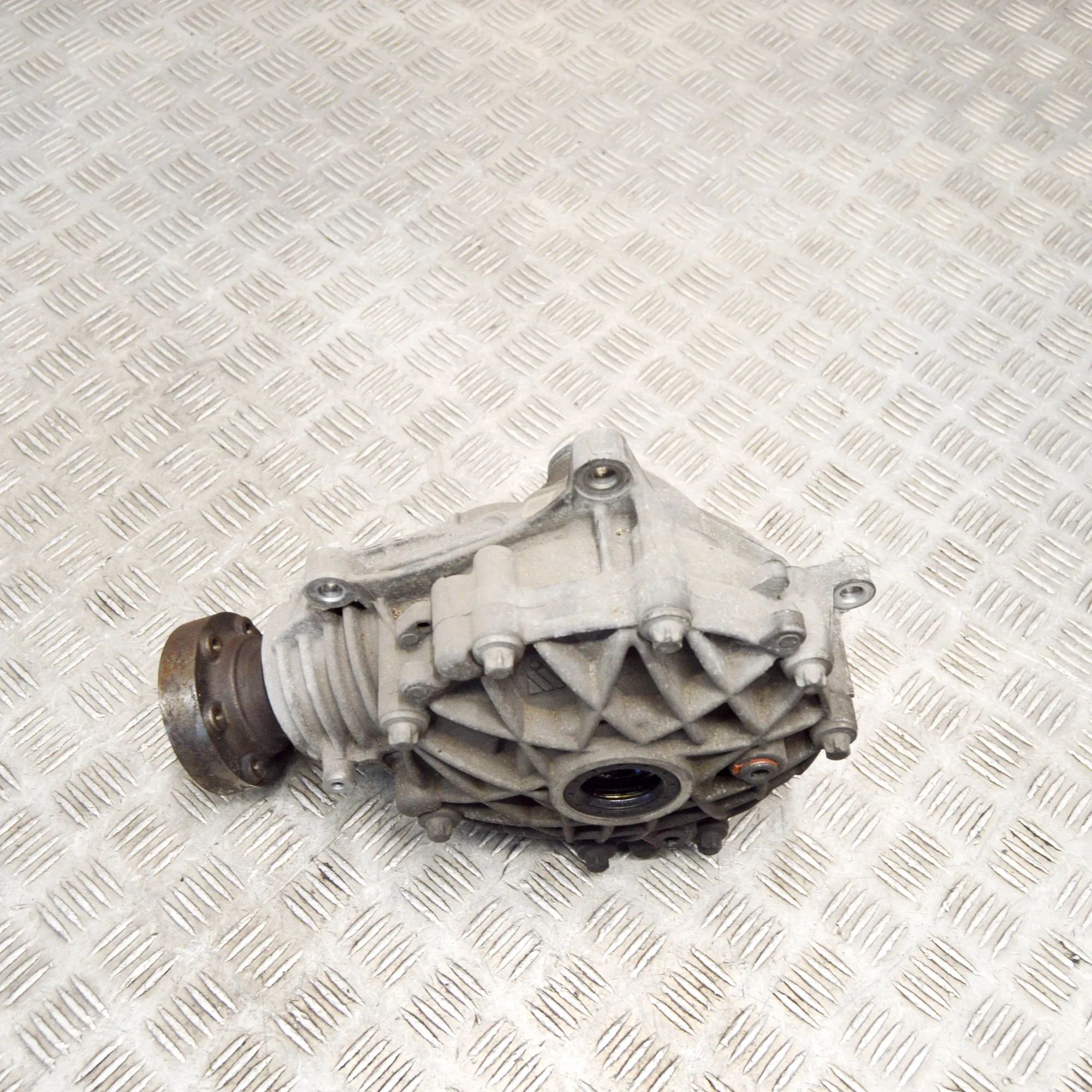 Maserati Ghibli front differential 06700326720, 670032672, 6700326720 Front Differ...