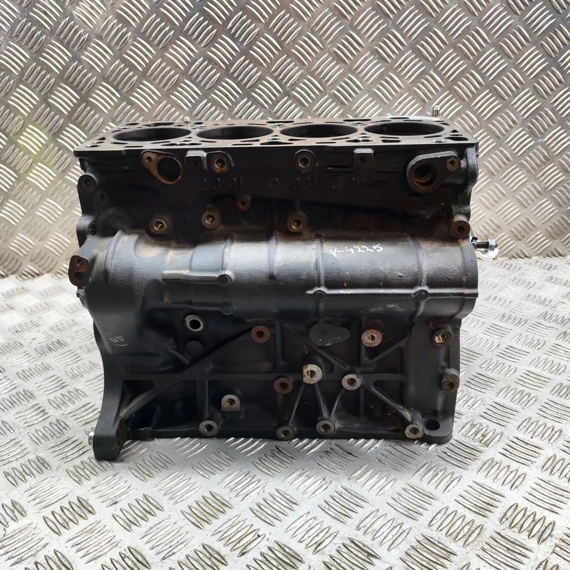 Audi Q5 (FY) engine block 04L100103NX Engine Block AUDI Q5 (FY) (2016-......
