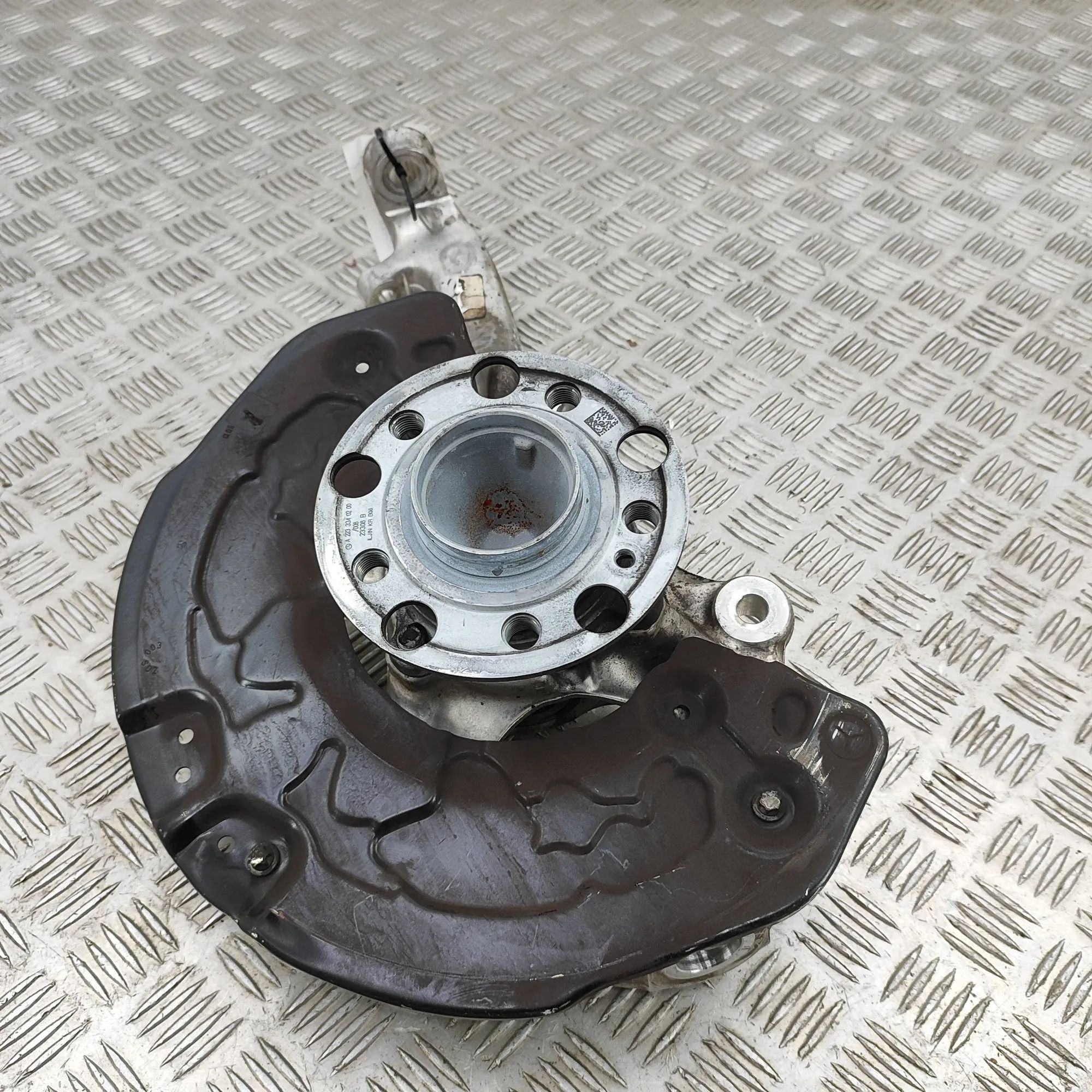 Mercedes-Benz A (W177) Front Left Wheel Hub A0004216900, A2233340200, A2063320100 Front Lef...