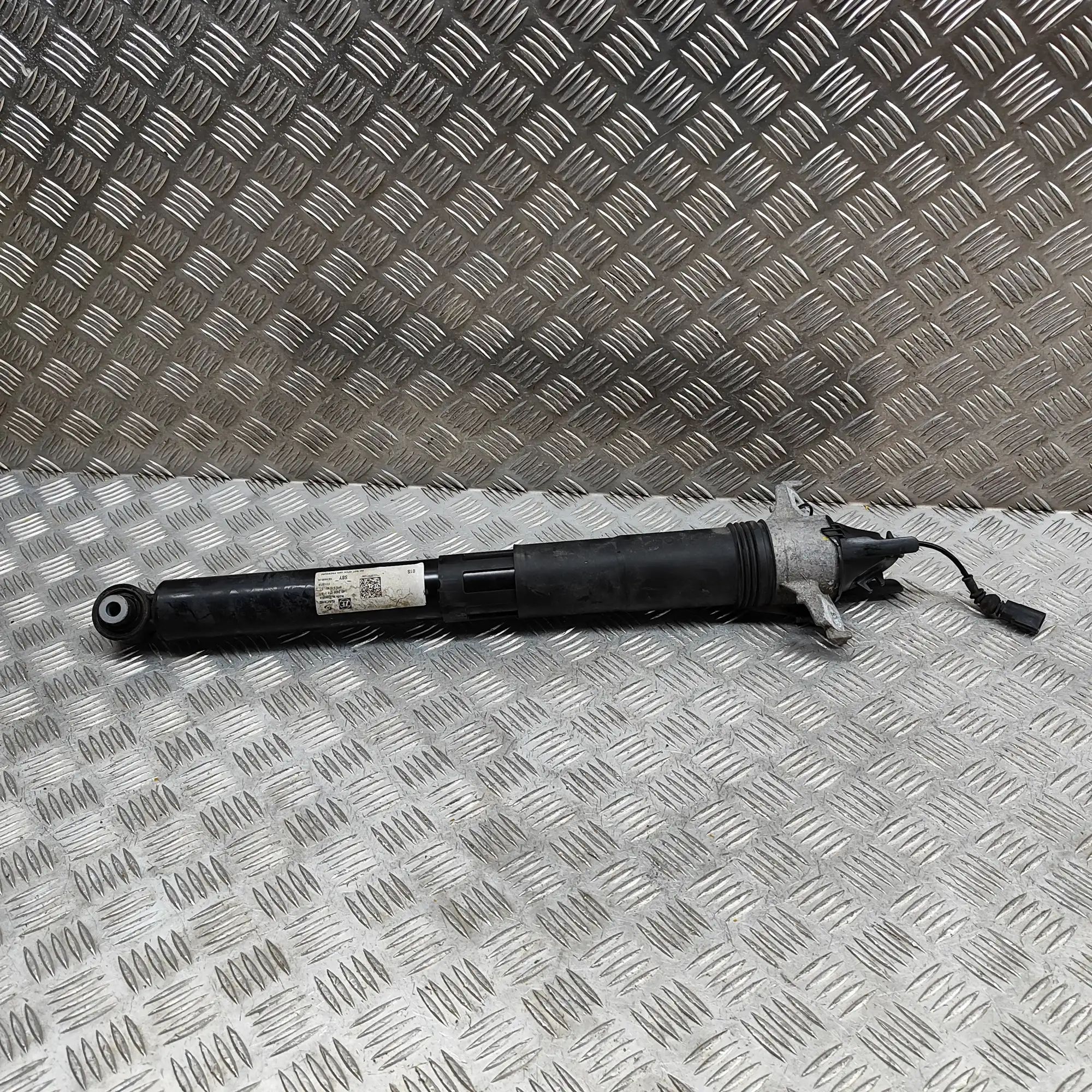 Porsche Cayenne Rear Right Shock Absorber 9Y0513031C, 9Y0.513.031.C Rear Right Shock Abso...