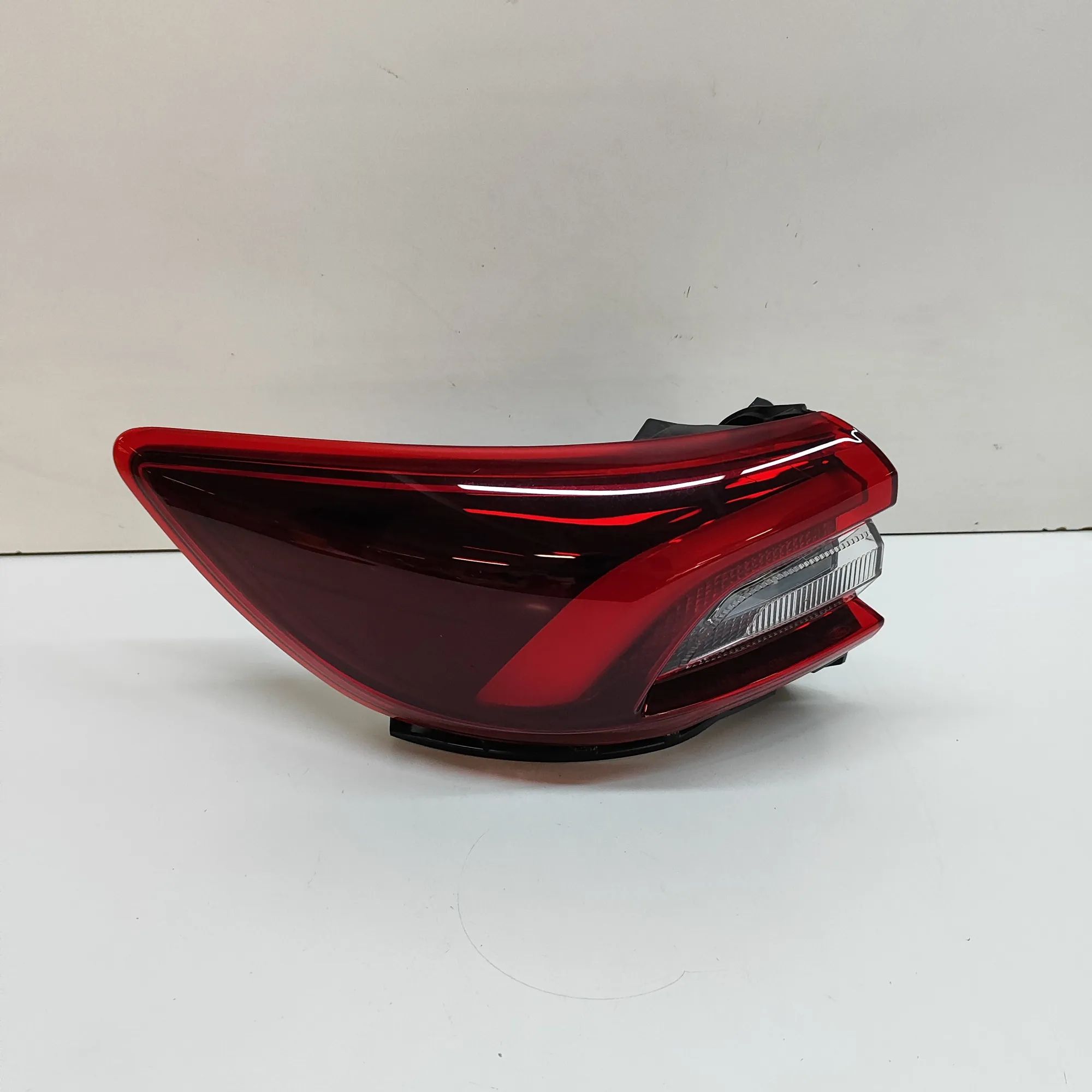 Ford Kuga Rear Left Tail Light PV4B-13405-AE Rear Left Tail Light FORD KUGA (I...