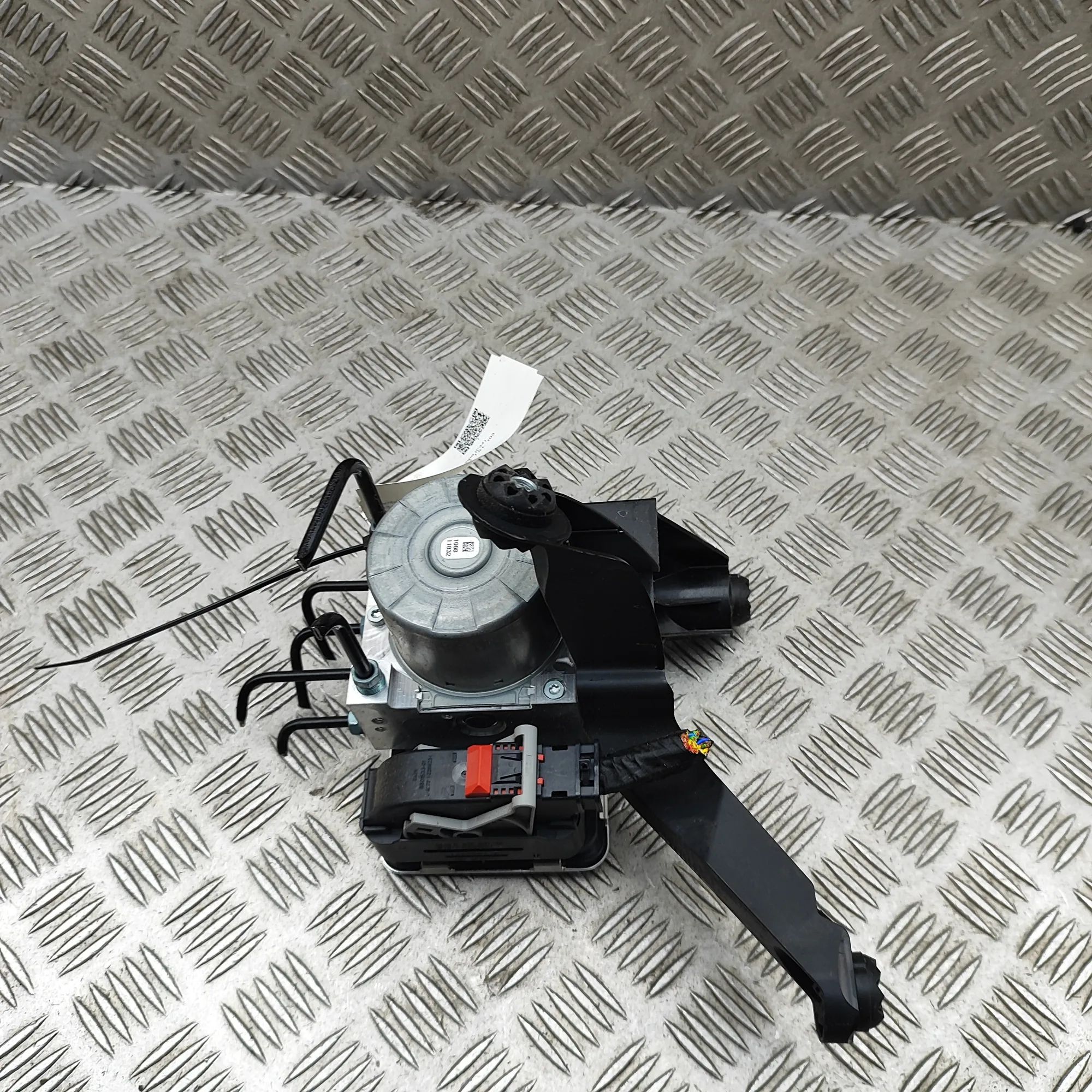 BMW 2 (F44) ABS hydraulic pump