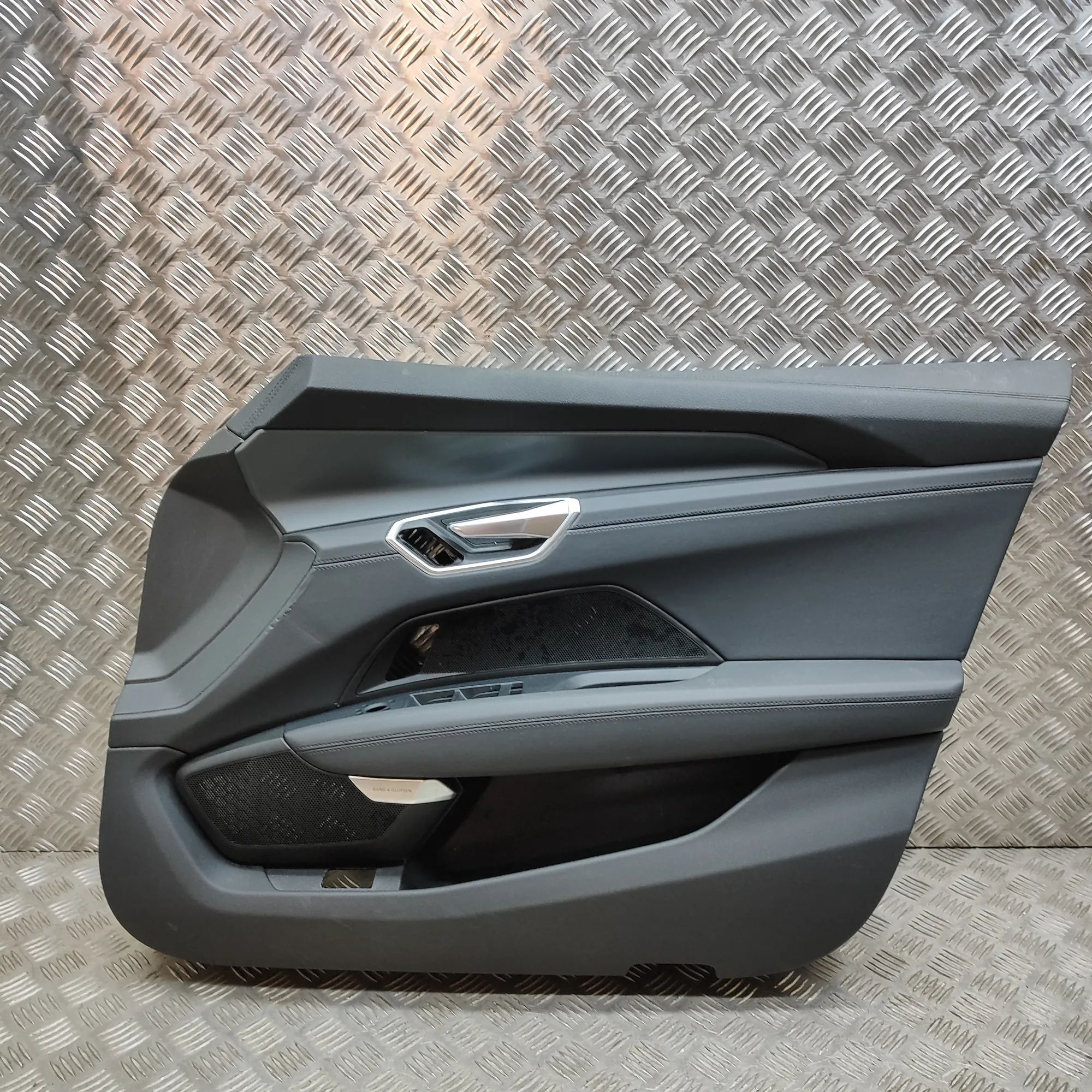Audi e-tron GT (FW) Front Right Door Panel 4J3868018 Front Right Door Panel AUDI E-TRON GT...