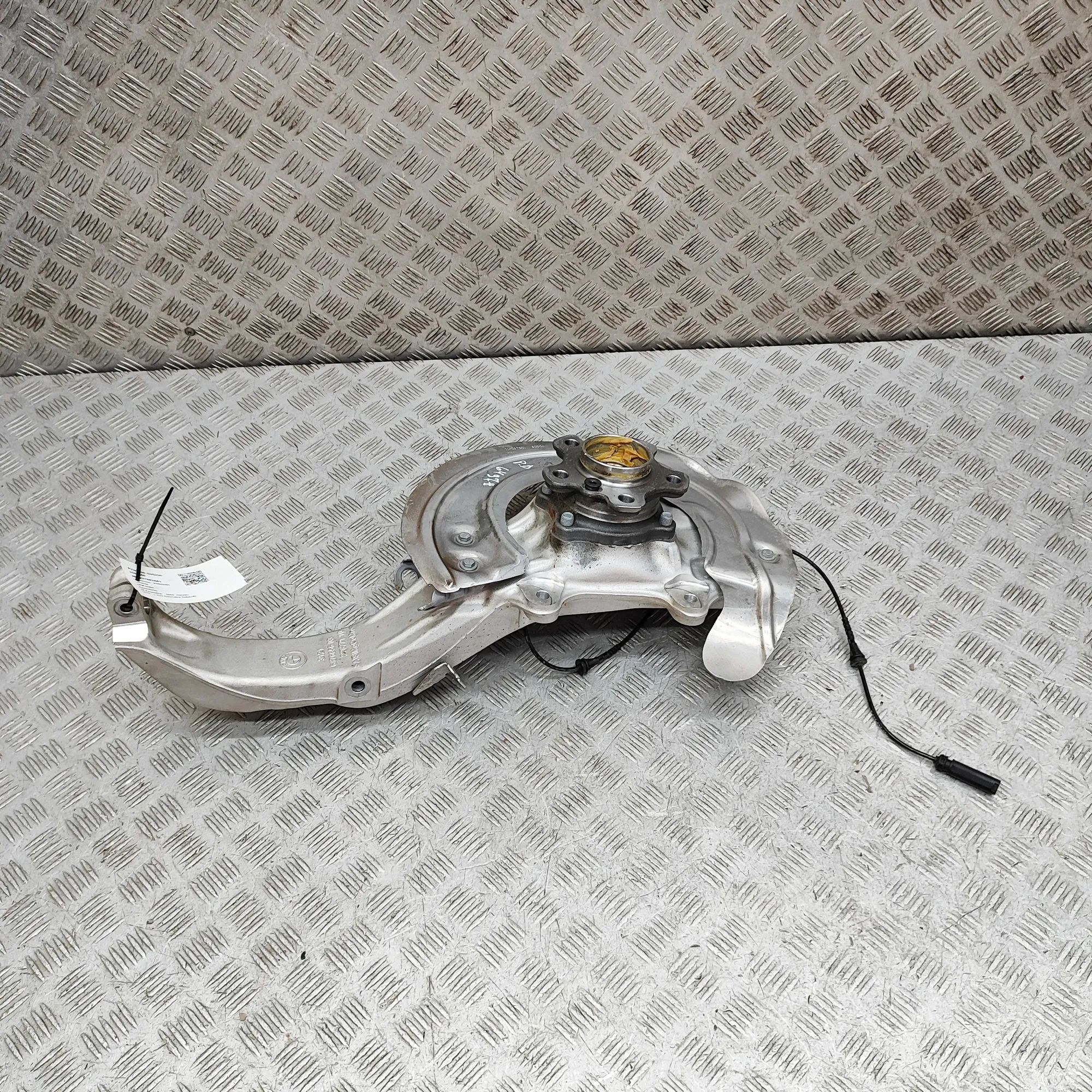 BMW X6 (G06) Front Right Wheel Hub 6876656 Front Right Wheel Hub BMW X6G06 (2019-....