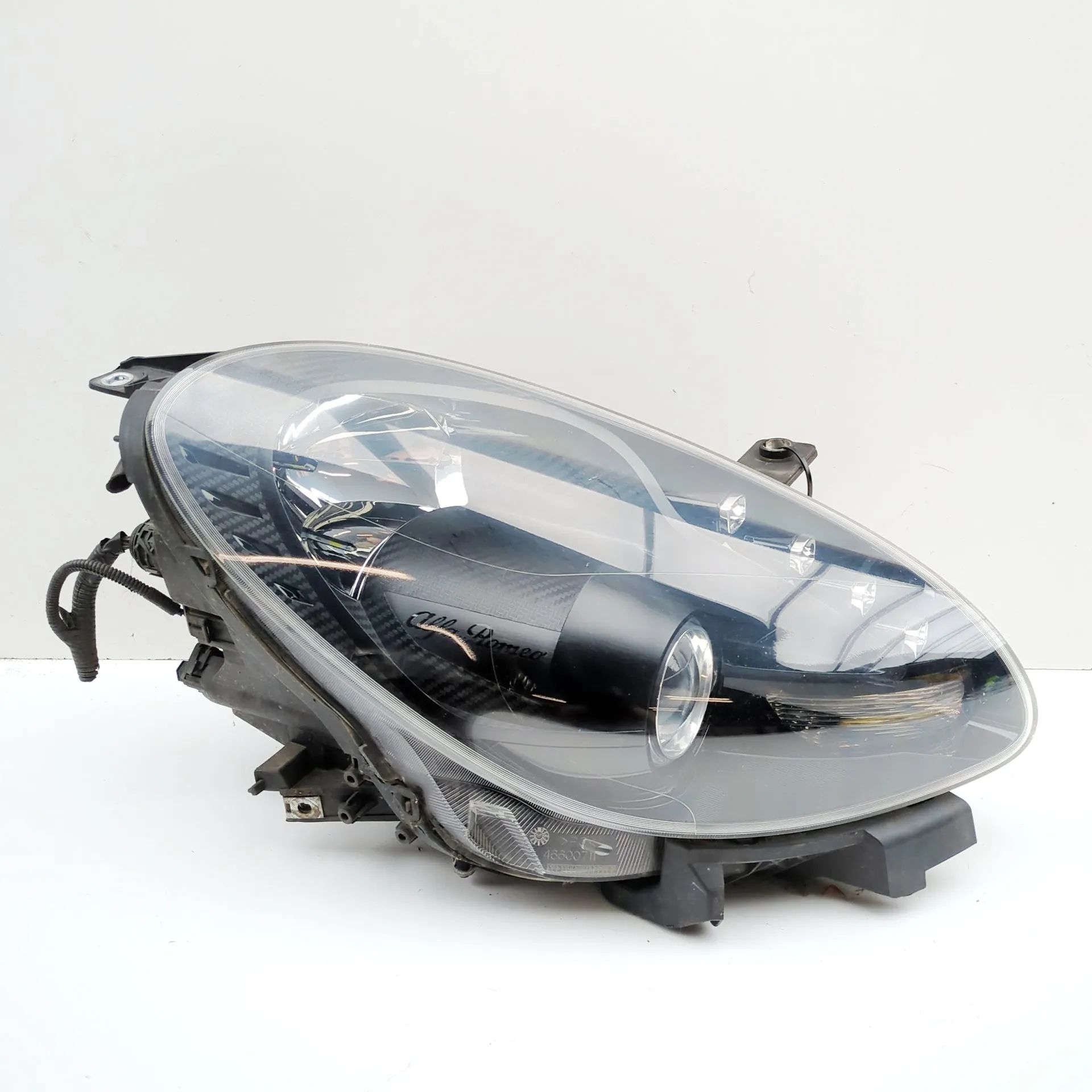 Alfa-Romeo Giulietta (940) Front Right Headlight 50538774 Front Right Headlight ALFA ROMEO GIULI...