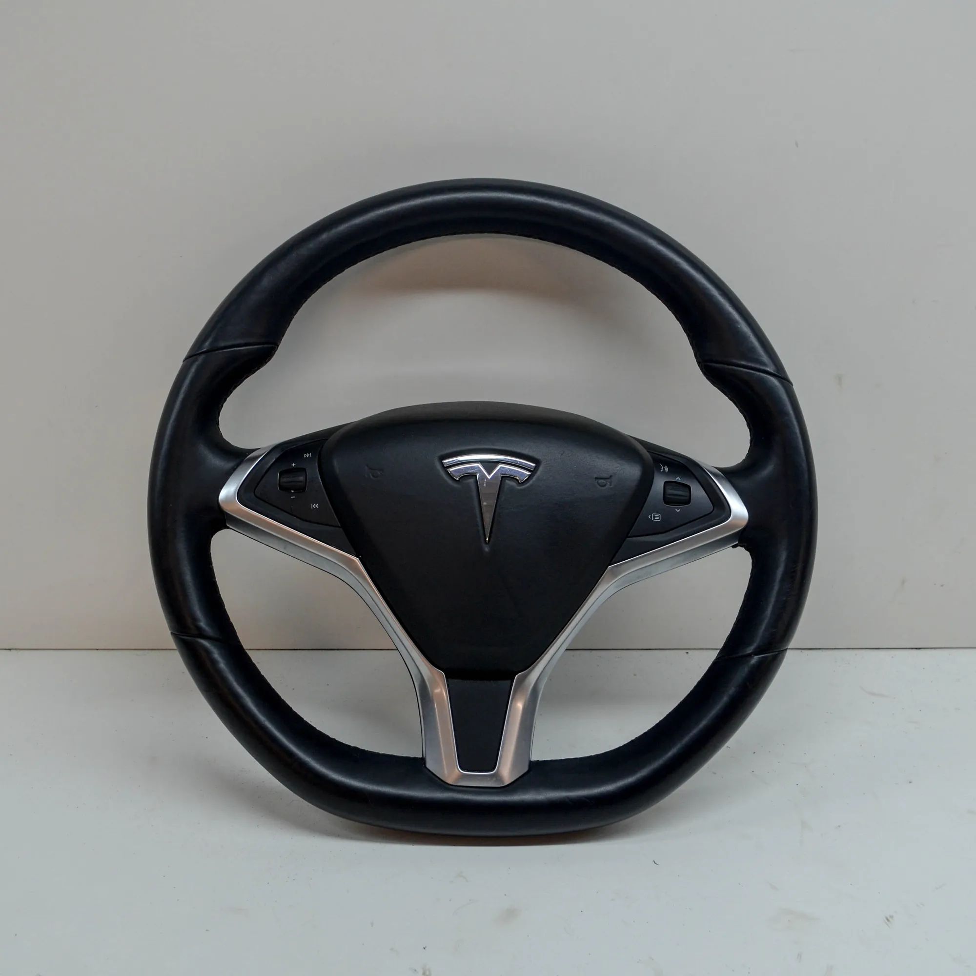Tesla Model S steering wheel Steering Wheel TESLA MODEL S (2012-...)

Genera...