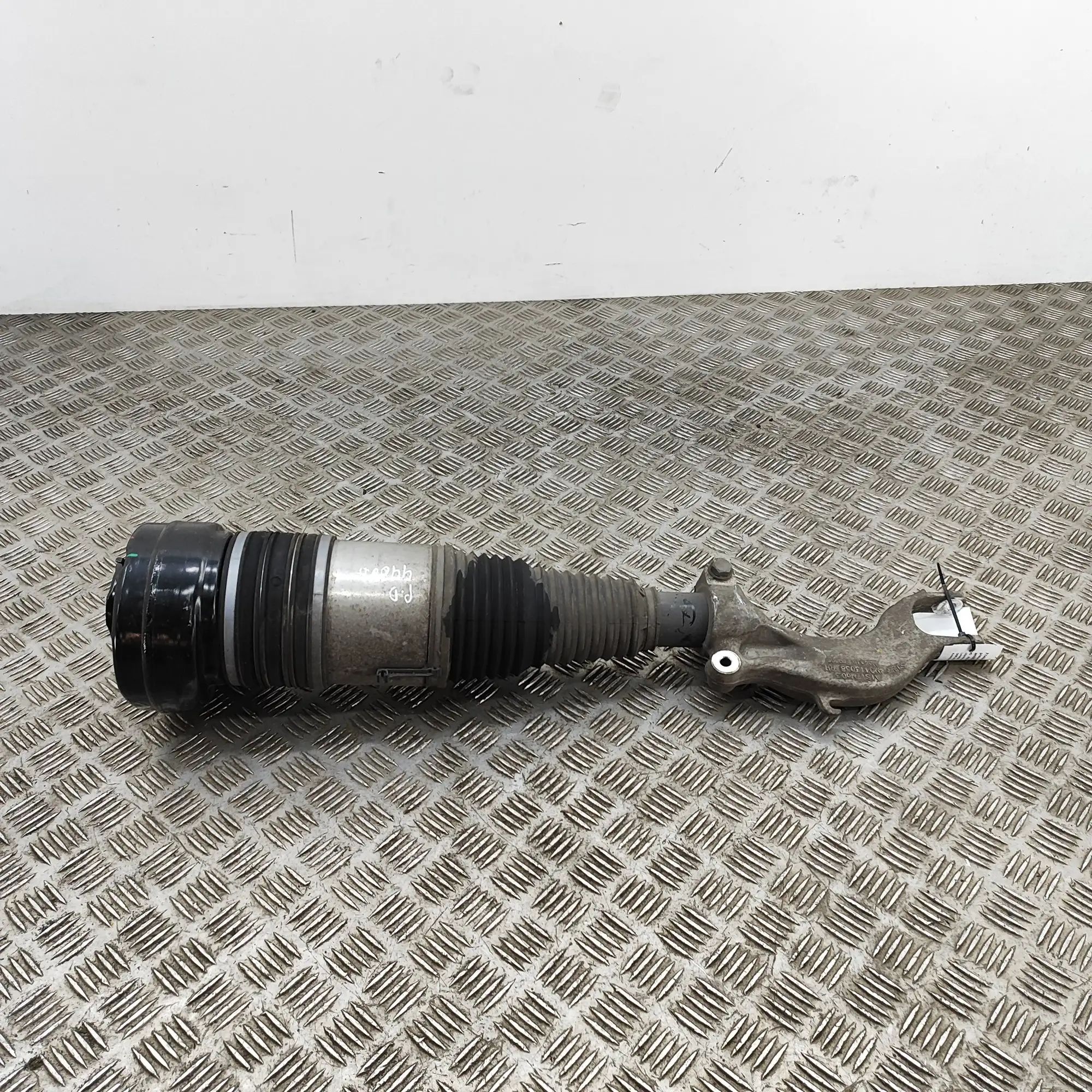 Audi e-tron Front Right Air Shock Absorber 4KE616039E Front Right Air Shock Absorber AUDI ...