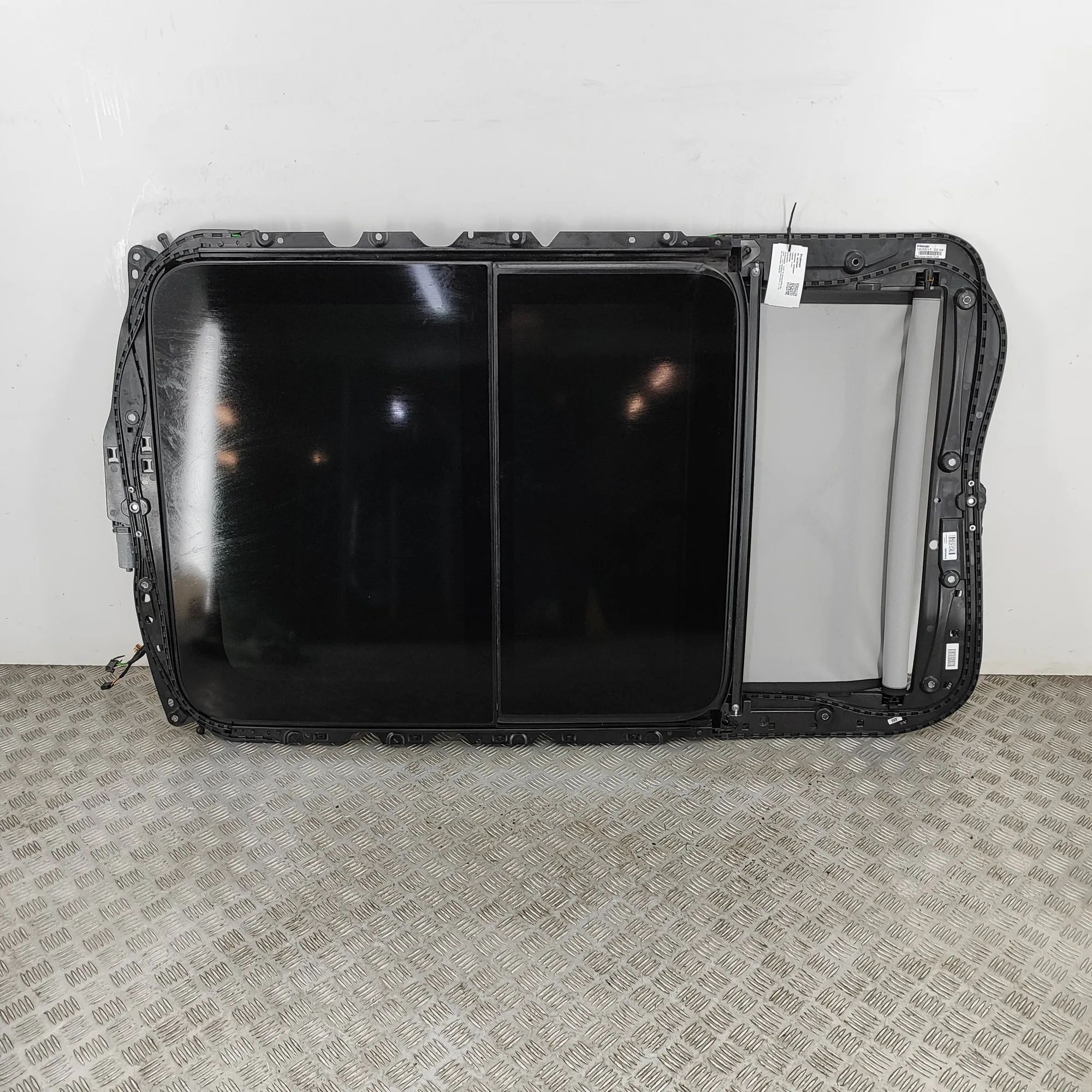 Audi A4 (B9) Sunroof 8W9877041LL7, 8W9877049 Sunroof AUDI A4 (Allroa...