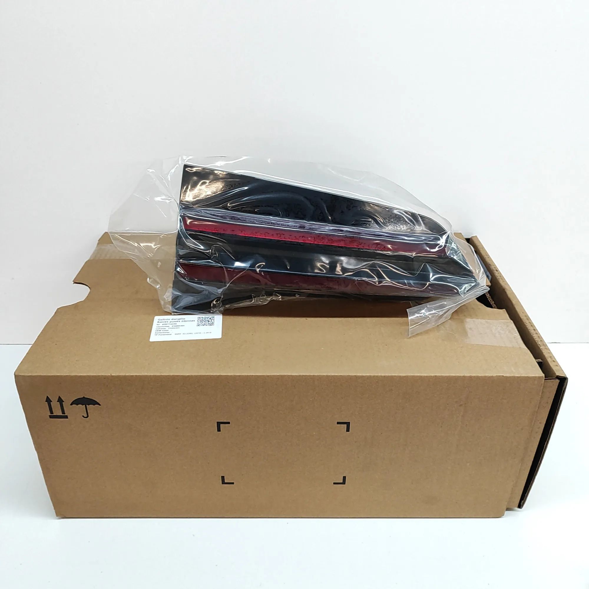 BMW X5 (G05) Left Side Tailgate Tail Light 63215A912A5, 5A912A5 Left Side Tailgate Tail Li...