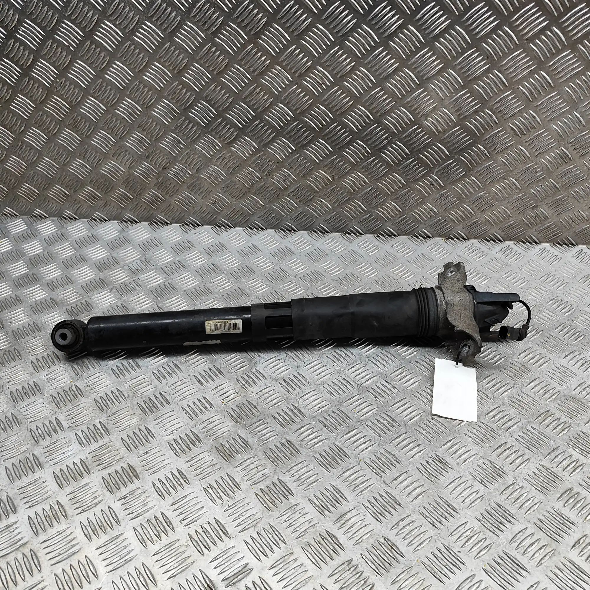 Porsche Cayenne Rear Left Shock Absorber 9Y0513031C, 9Y0.513.031.C Rear Left Shock Absor...