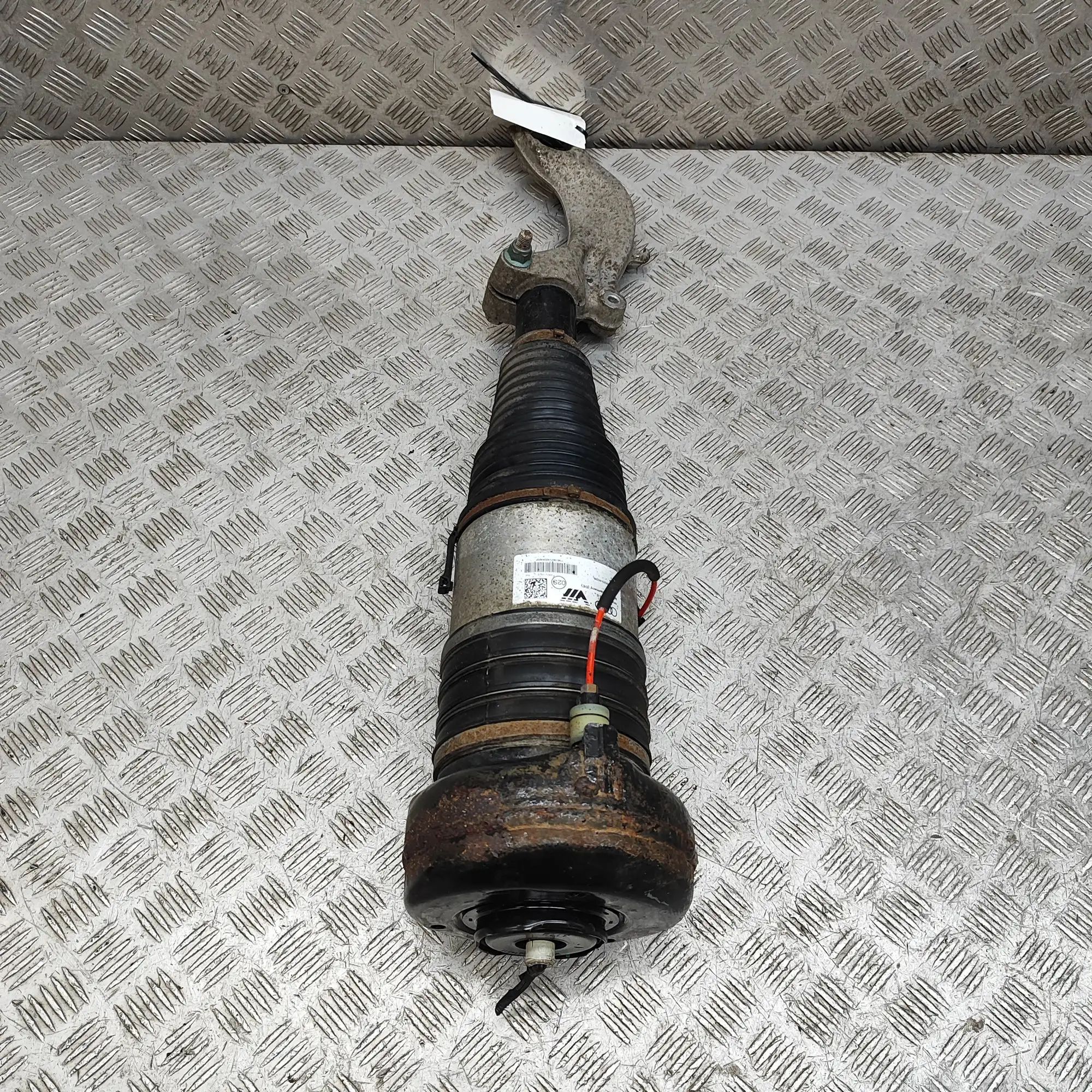 Audi e-tron Front Left Air Shock Absorber 4KE616039E Front Left Air Shock Absorber AUDI E...