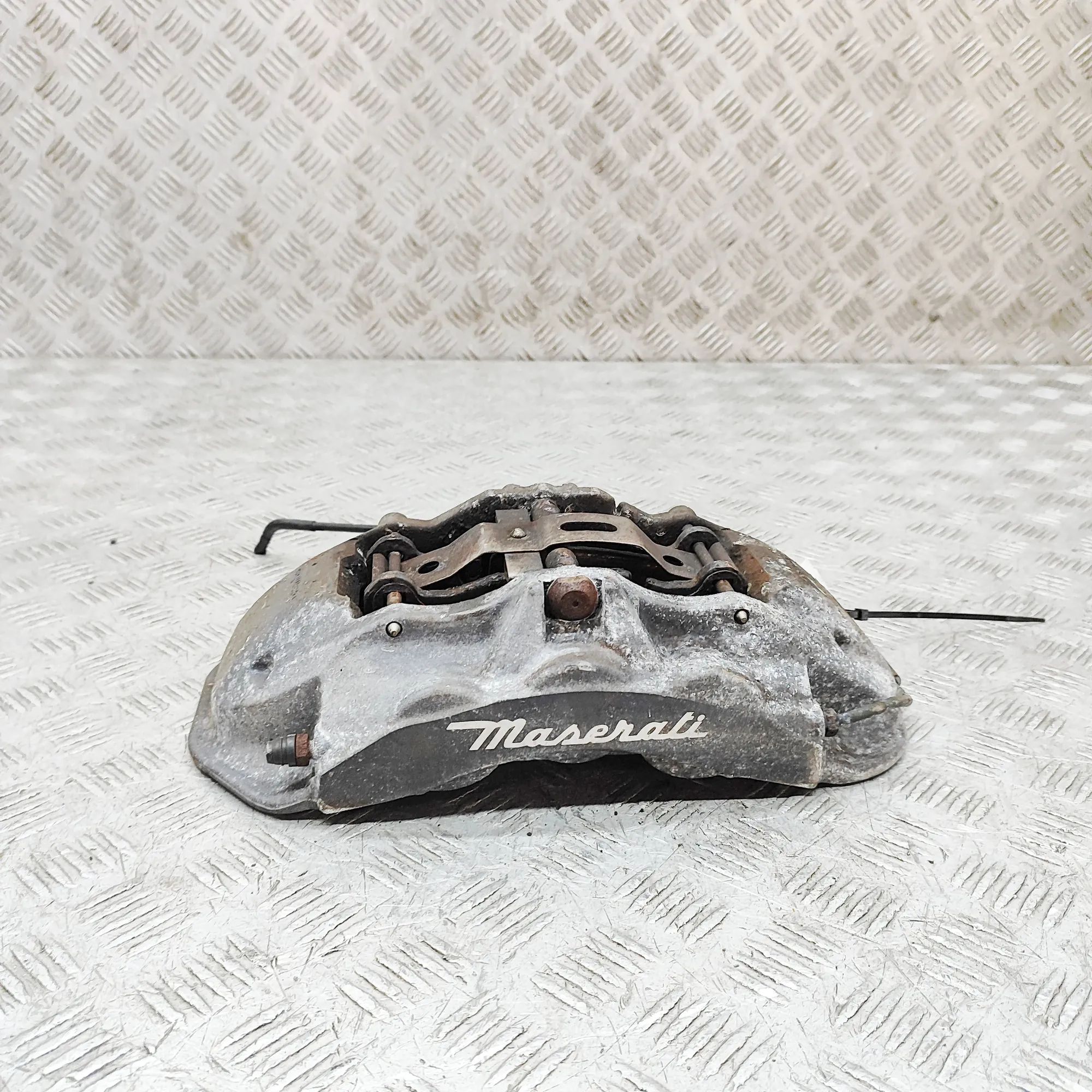 Maserati Ghibli Front Right Brake Caliper 670009182 Front Right Brake Caliper MASERATI GH...