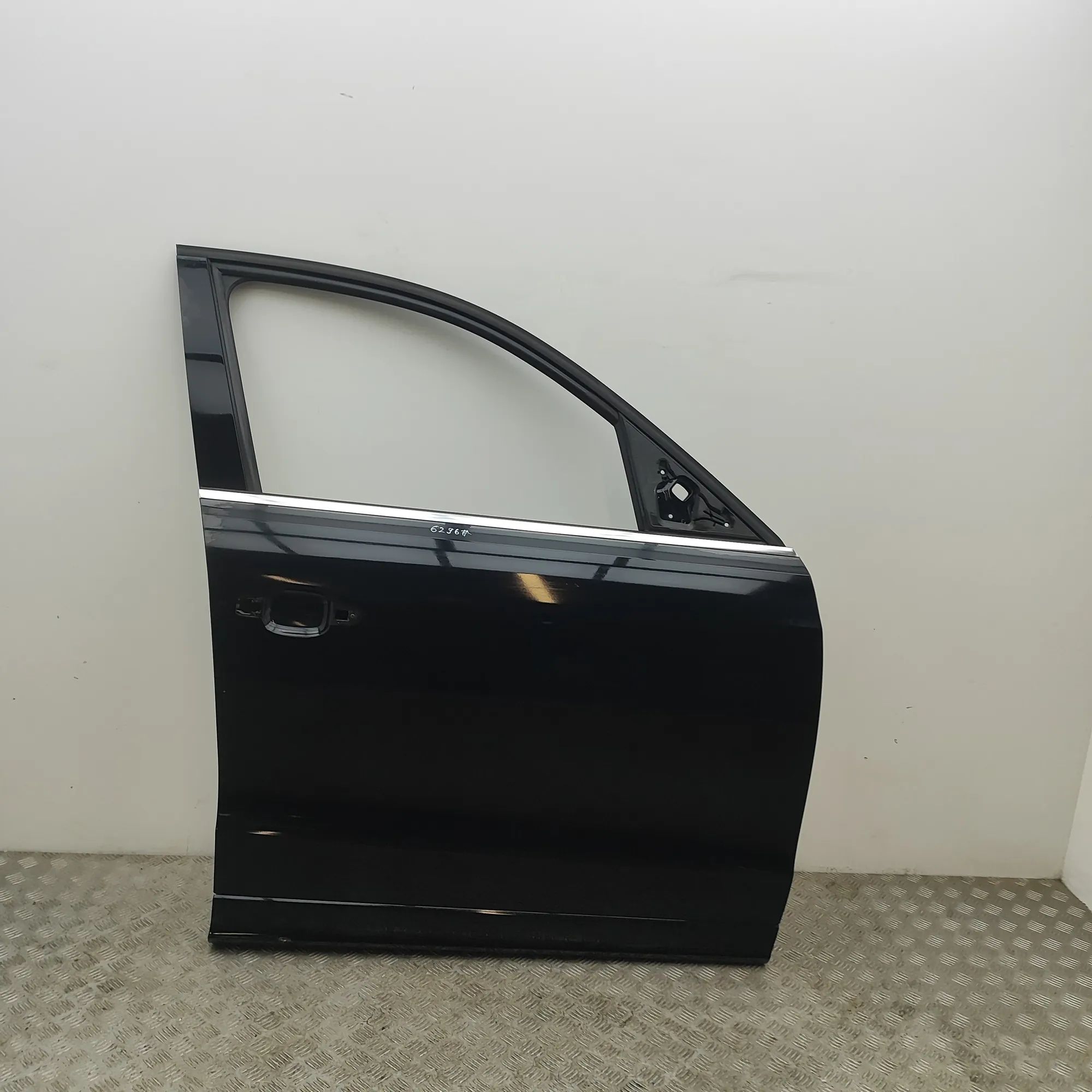 Audi Q5 (8R) Front Right Door 8R0837462K, 8K0959793R, 8R0971029AQ, 8K0955557C...