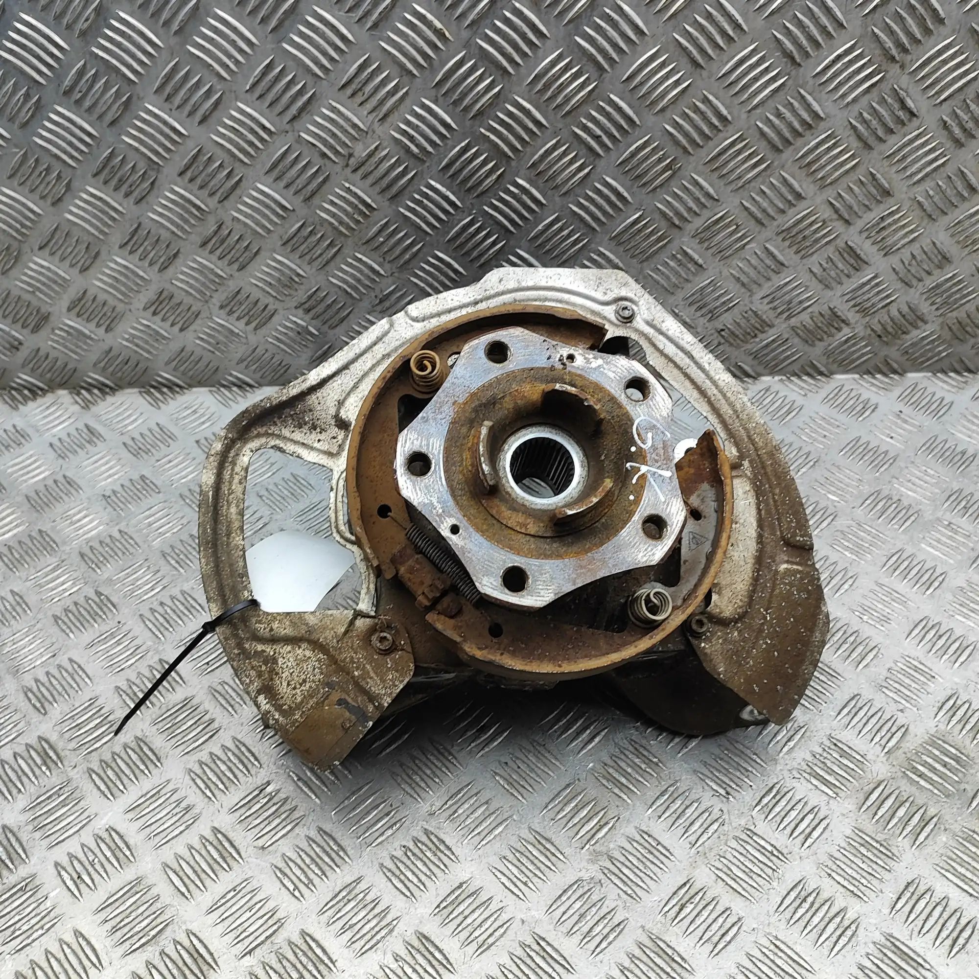 Porsche Panamera Rear Left Wheel Hub Spindle 971407615B, 971971286A, 971505435F Rear Left Wh...