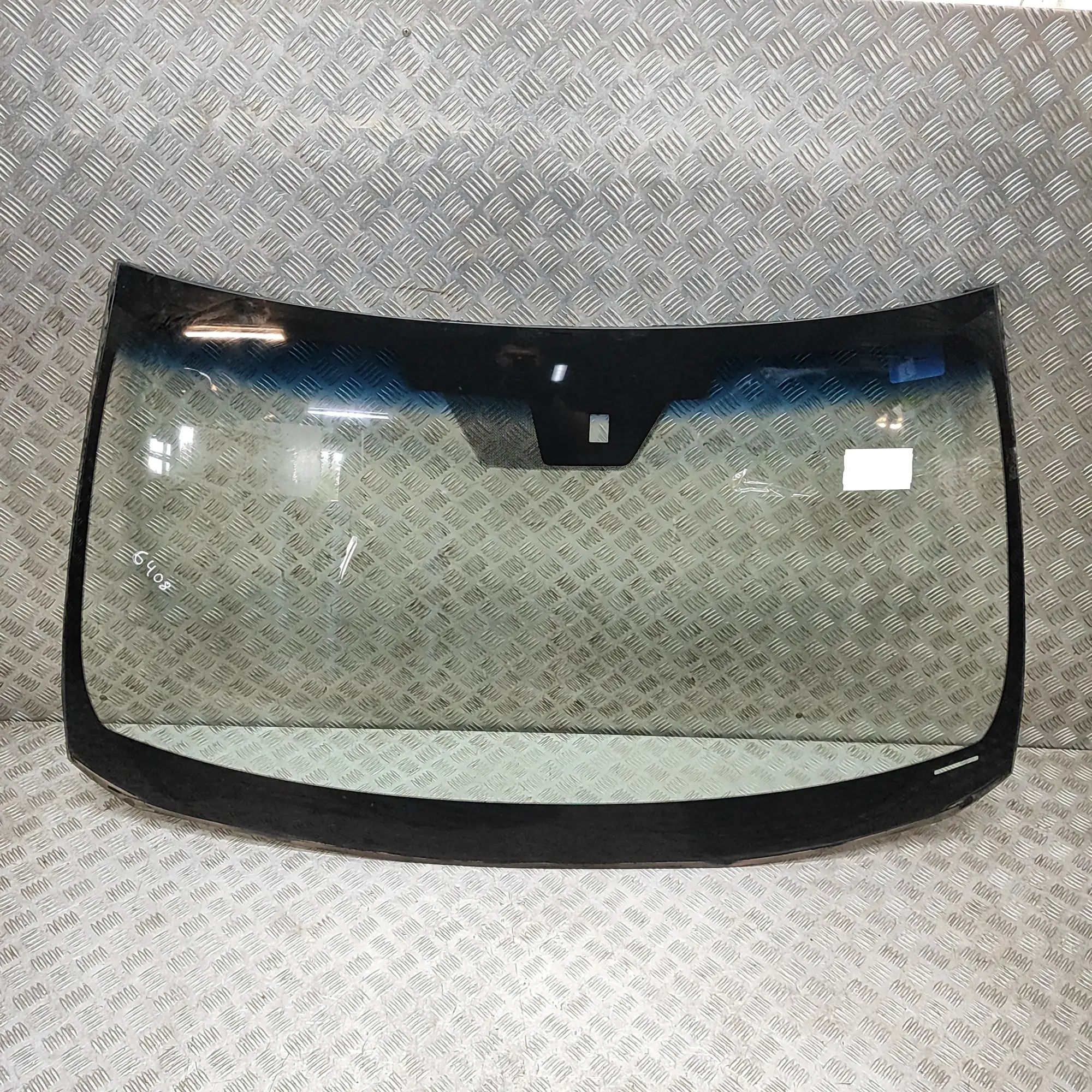 Lexus LS Front Windshield