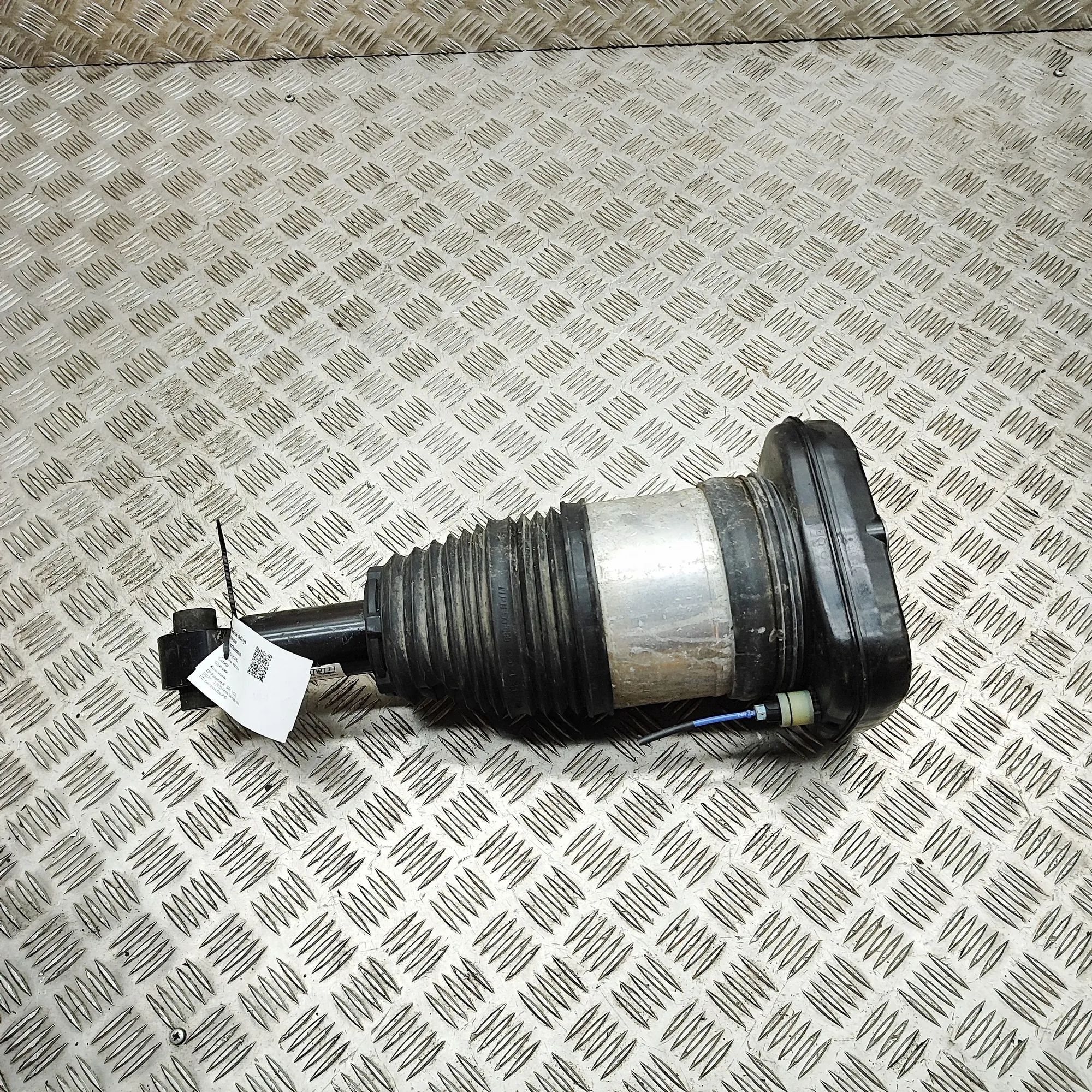 BMW i4 (G26) Rear Right Air Shock Absorber 5A5BE16 Rear Right Air Shock Absorber BMW I4 (G...