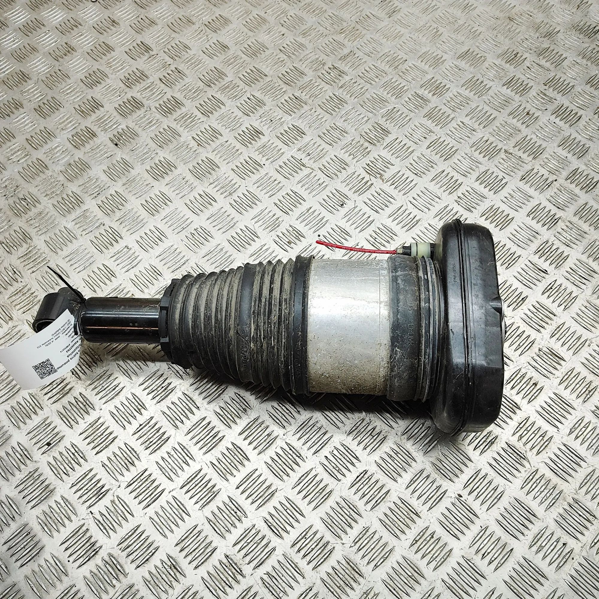 BMW i4 (G26) Rear Left Air Shock Absorber 5A5BE15 Rear Left Air Shock Absorber BMW I4 (G2...