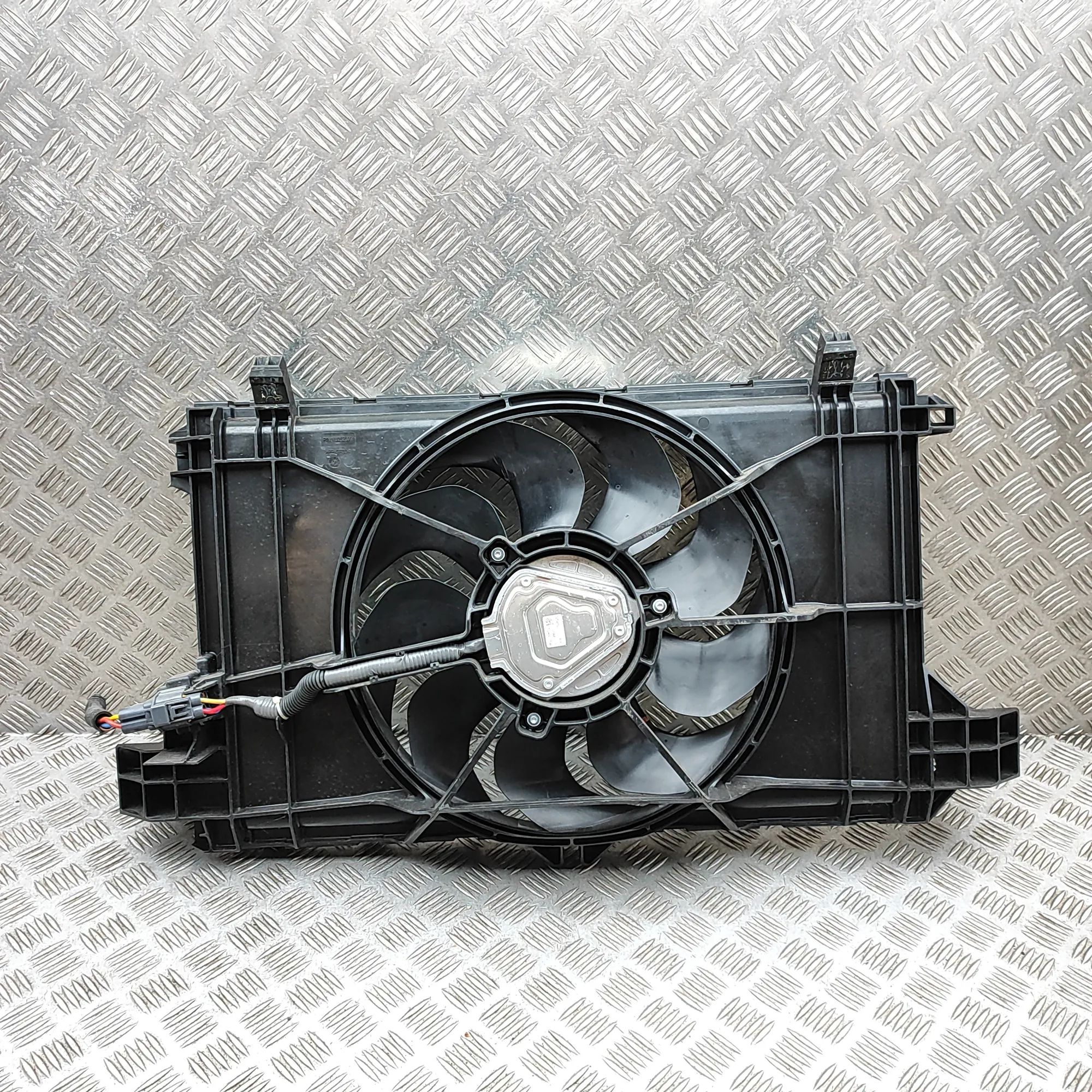 Tesla Model Y Engine Cooling Fan Shroud 1494179-00-B, 1493995-00-C Engine Cooling Fan S...