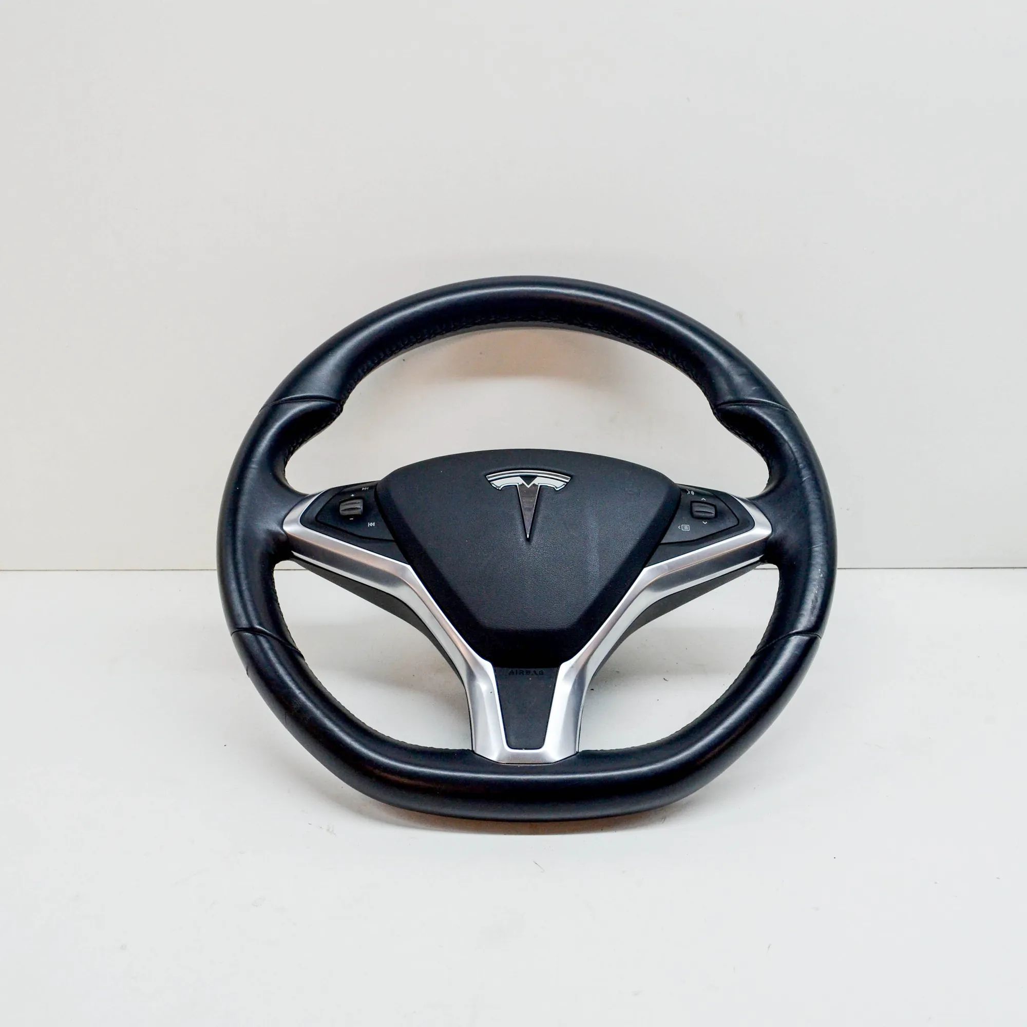 Tesla Model S steering wheel Steering Wheel TESLA MODEL S (2012-...)

Genera...