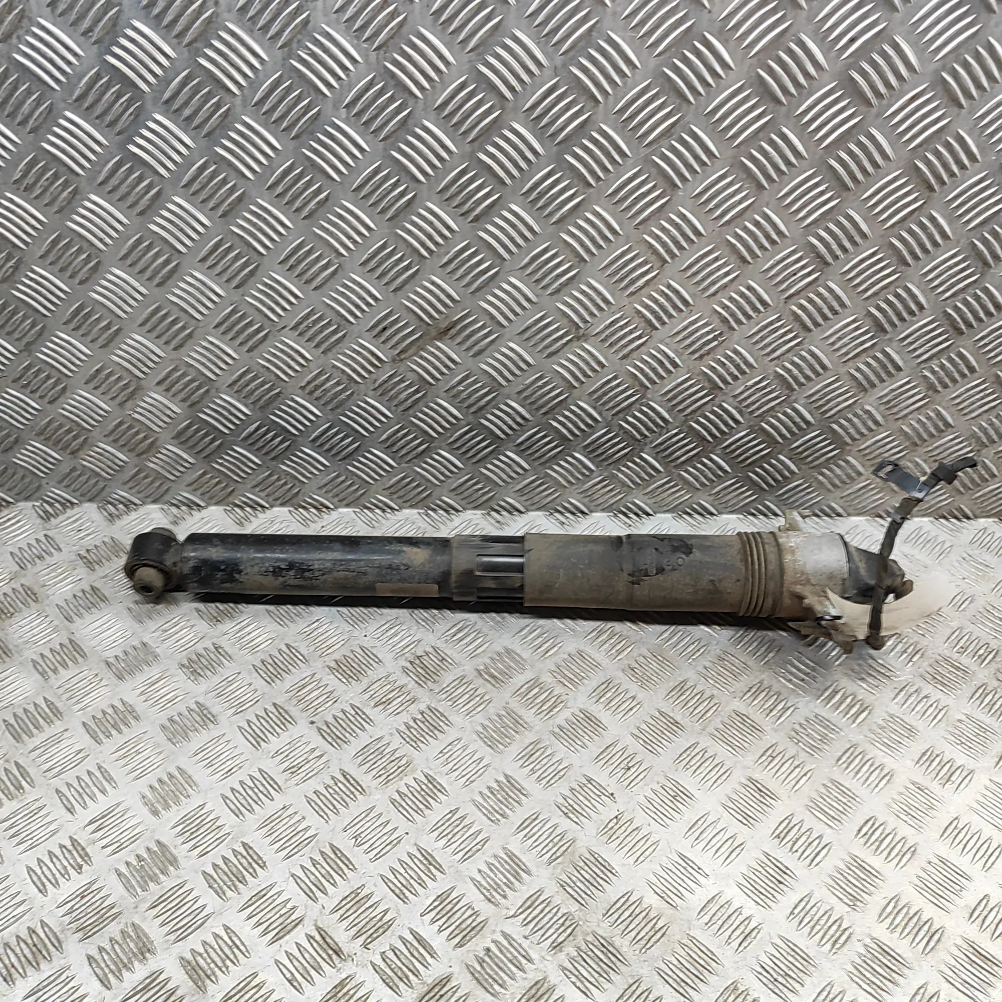 Porsche Cayenne Rear Right Shock Absorber 9Y0.513.031.C, 9Y0513031C Rear Right Shock Abso...
