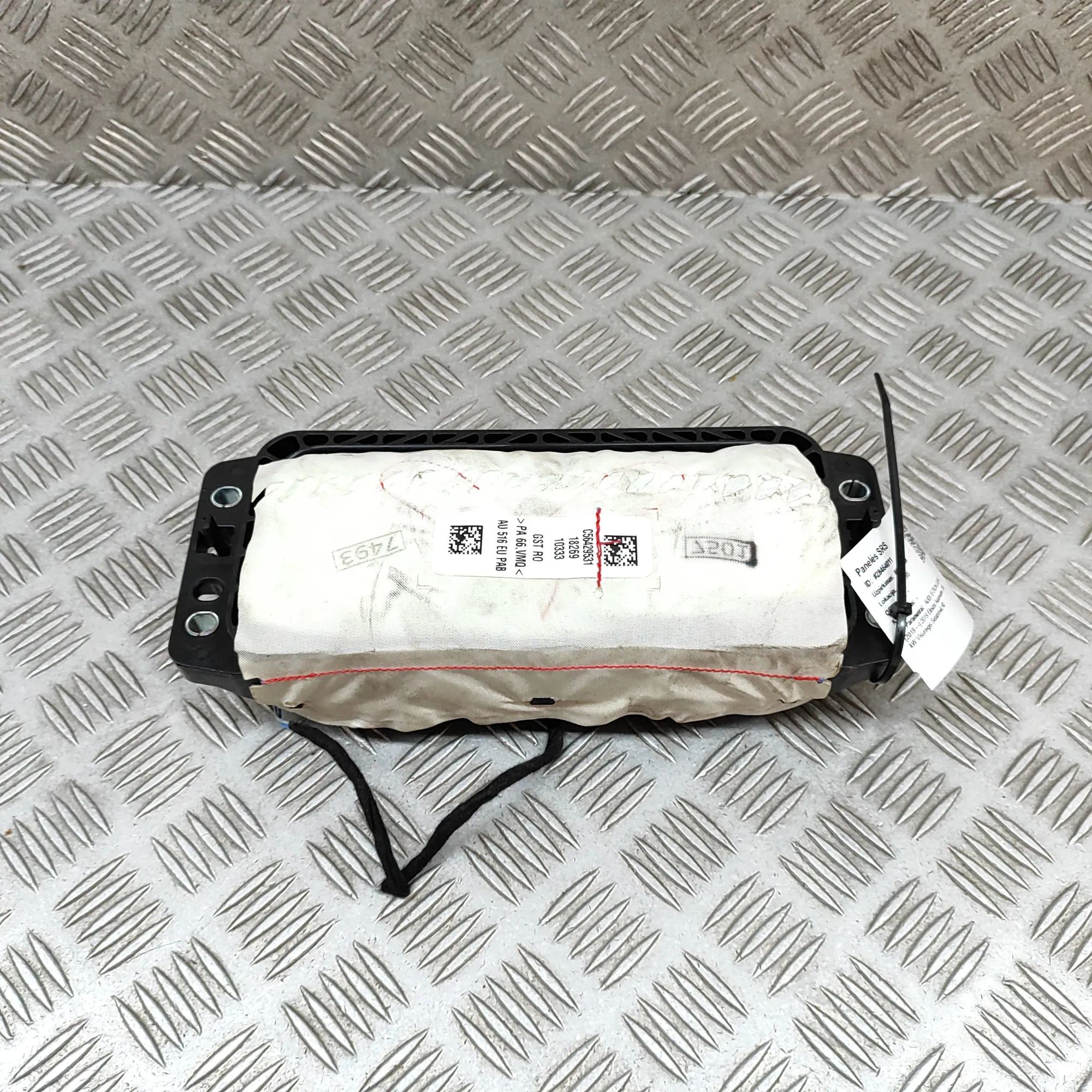 Audi e-tron Dashboard Safety Bag SRS 4KE880204D Dashboard Safety Bag SRS AUDI E-TRON...