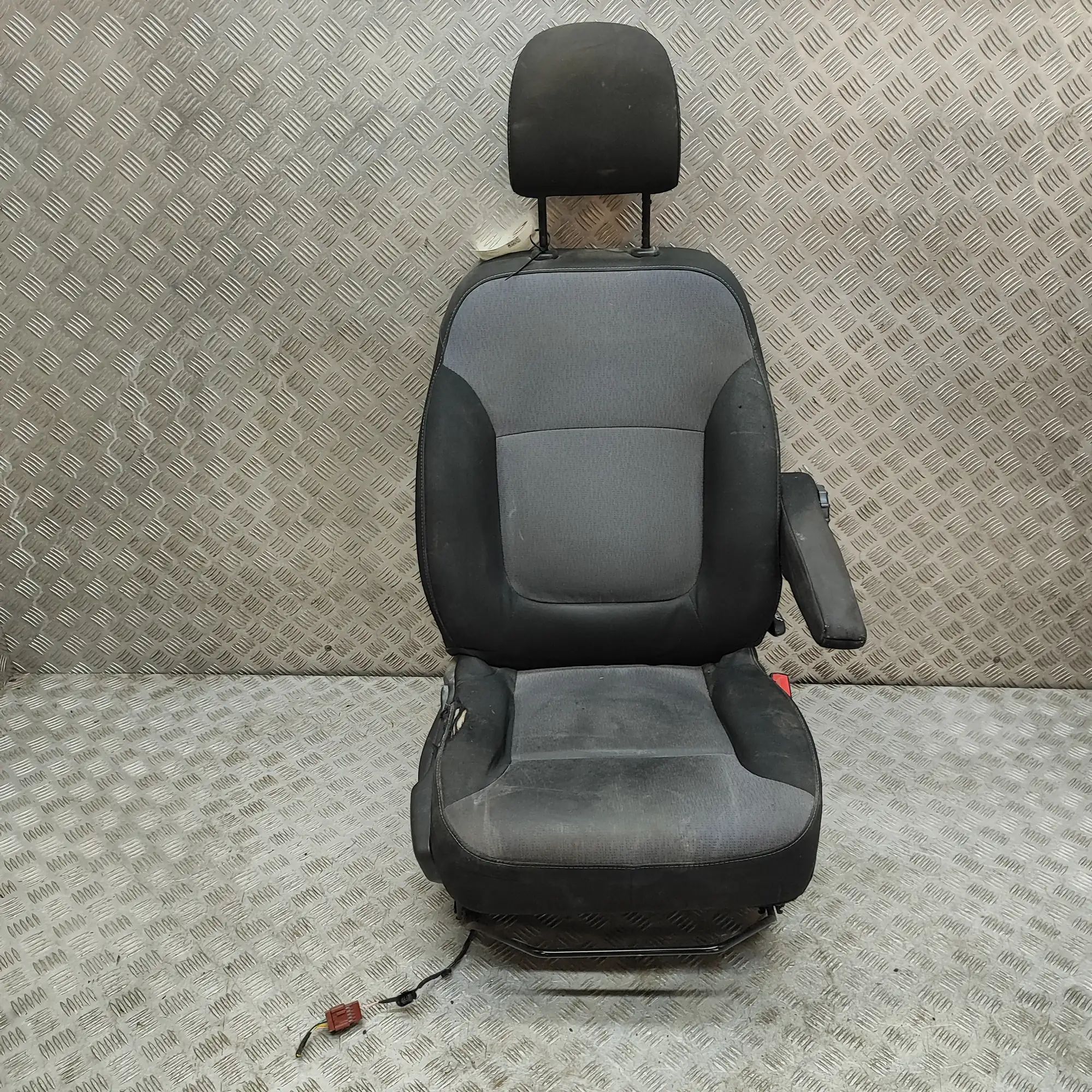 Opel Vivaro (B) Front Right Seat 95517301 Front Right Seat OPEL VIVARO (Combi) (...