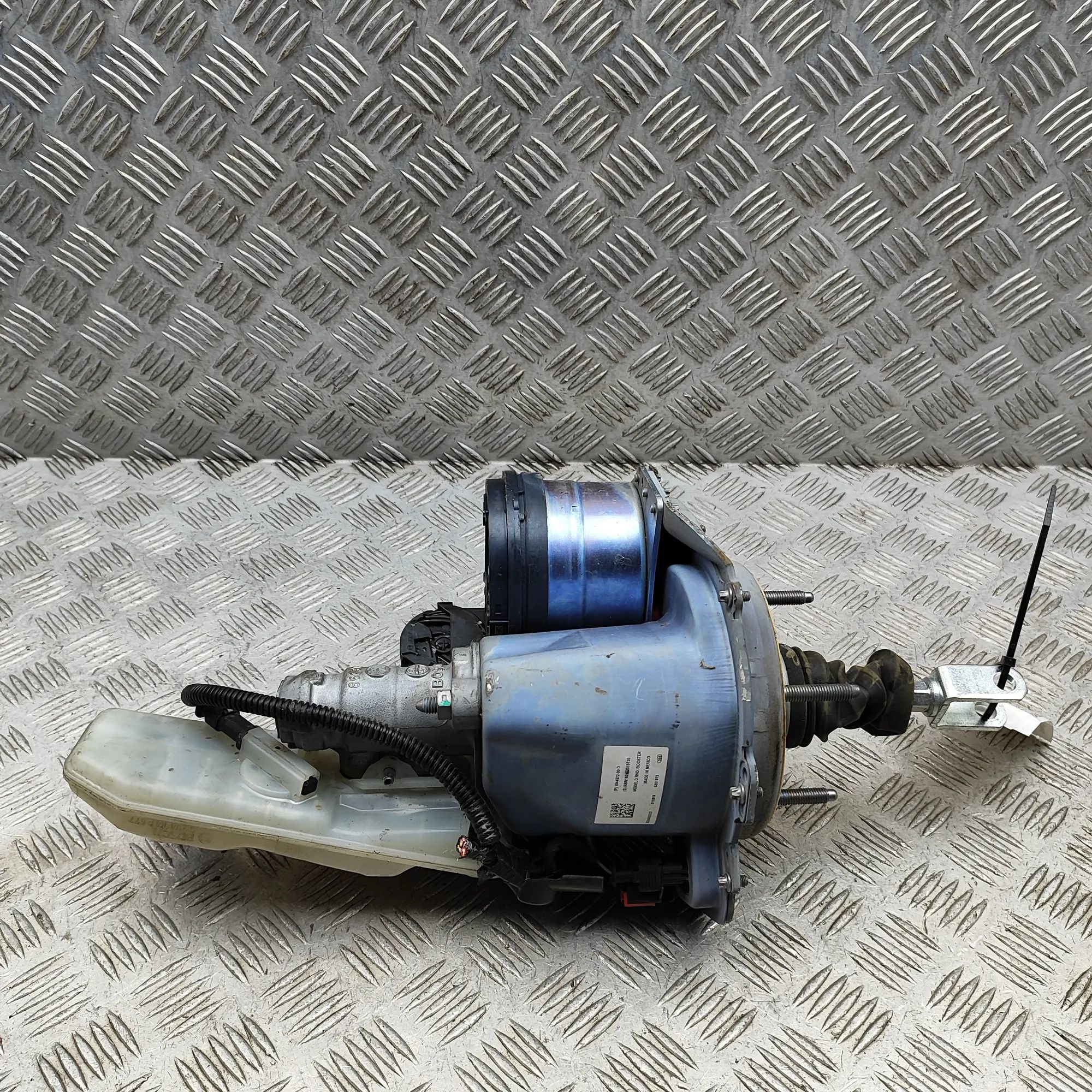 Tesla Model 3 Brake Servo Booster 0204N00322, 1044672-00-D Brake Servo Booster TE...