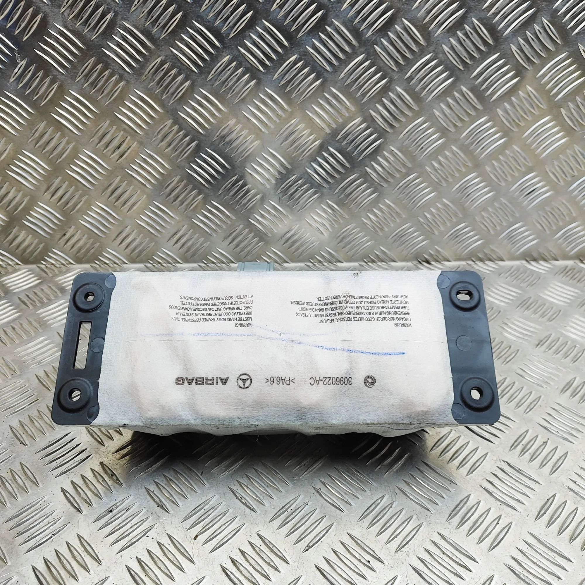 Mercedes-Benz GLE (W167) Dashboard Safety Bag SRS A1678601703 Dashboard Safety Bag SRS MERCEDES-B...