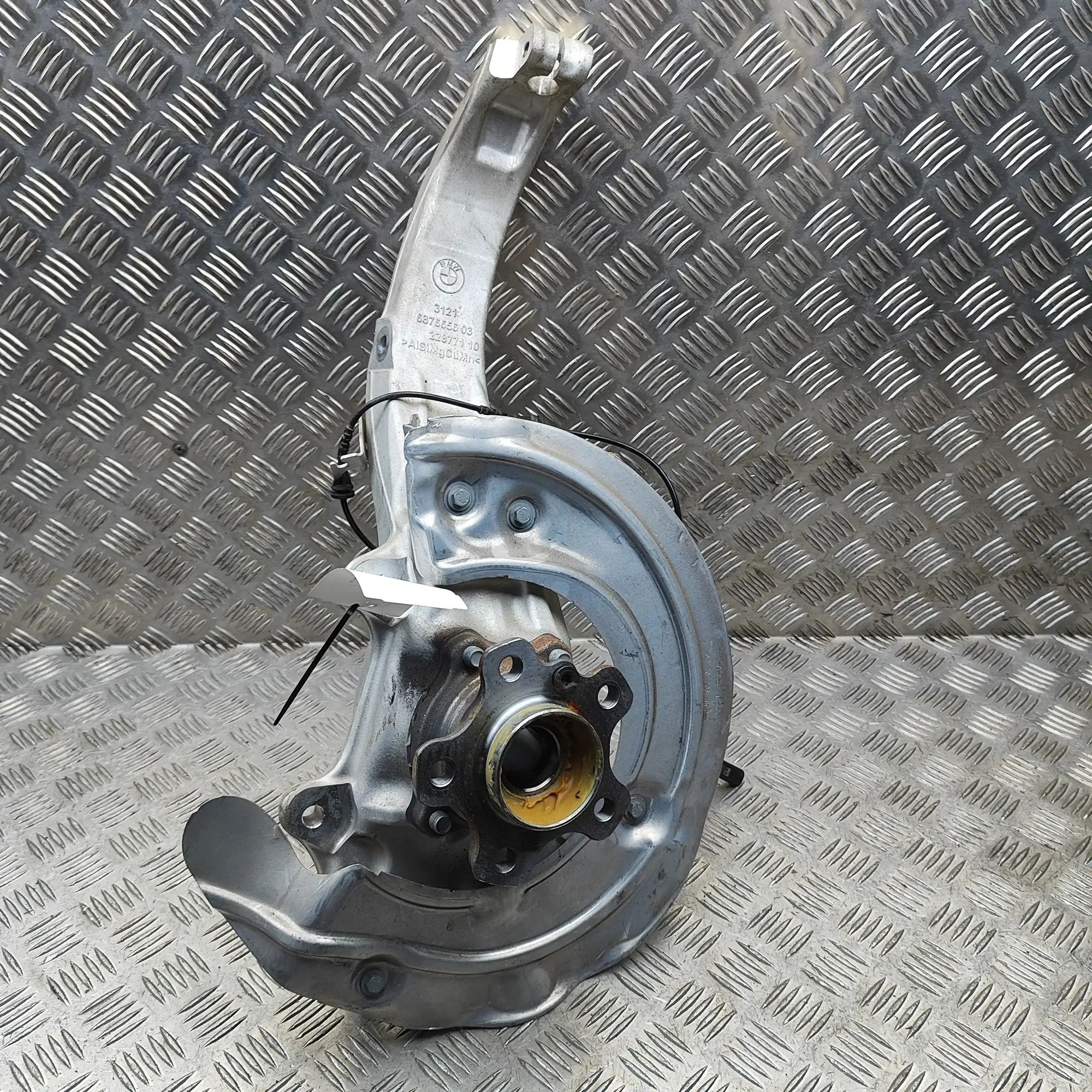 BMW X6 (G06) Front Right Wheel Hub 6890070, 6876656 Front Right Wheel Hub BMW X6G0...