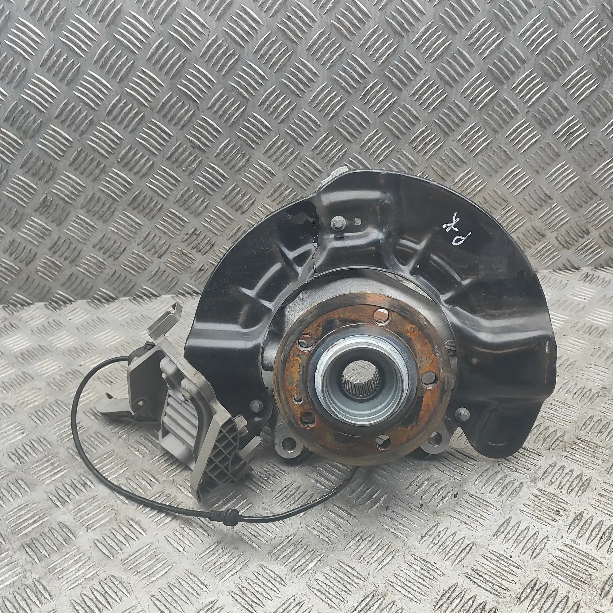 Mercedes-Benz GLA / EQA (H247) Front Left Wheel Hub A2473320100, A2473307503 Front Left Wheel Hub M...