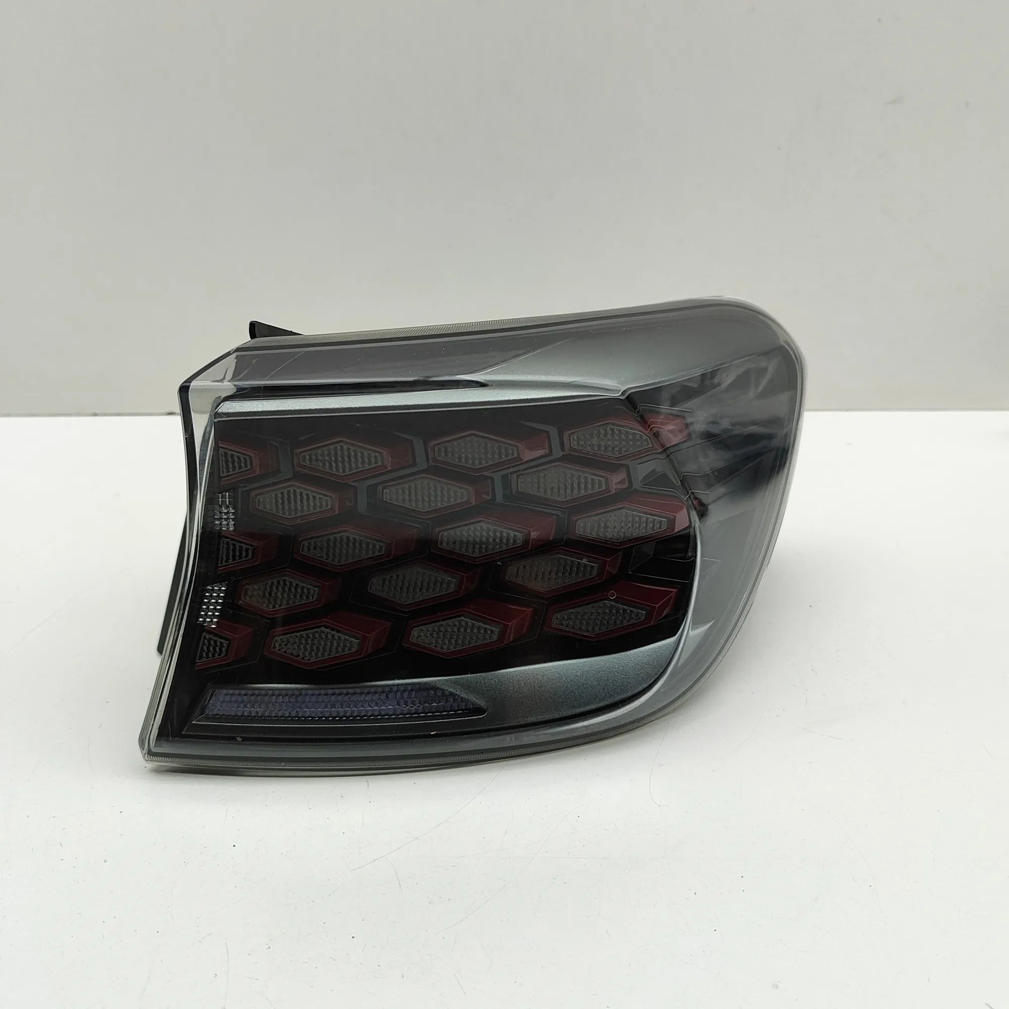 Kia Ceed (CD) Rear Right Tail Light 92402-J7500 Rear Right Tail Light KIA CEE\'D (H...