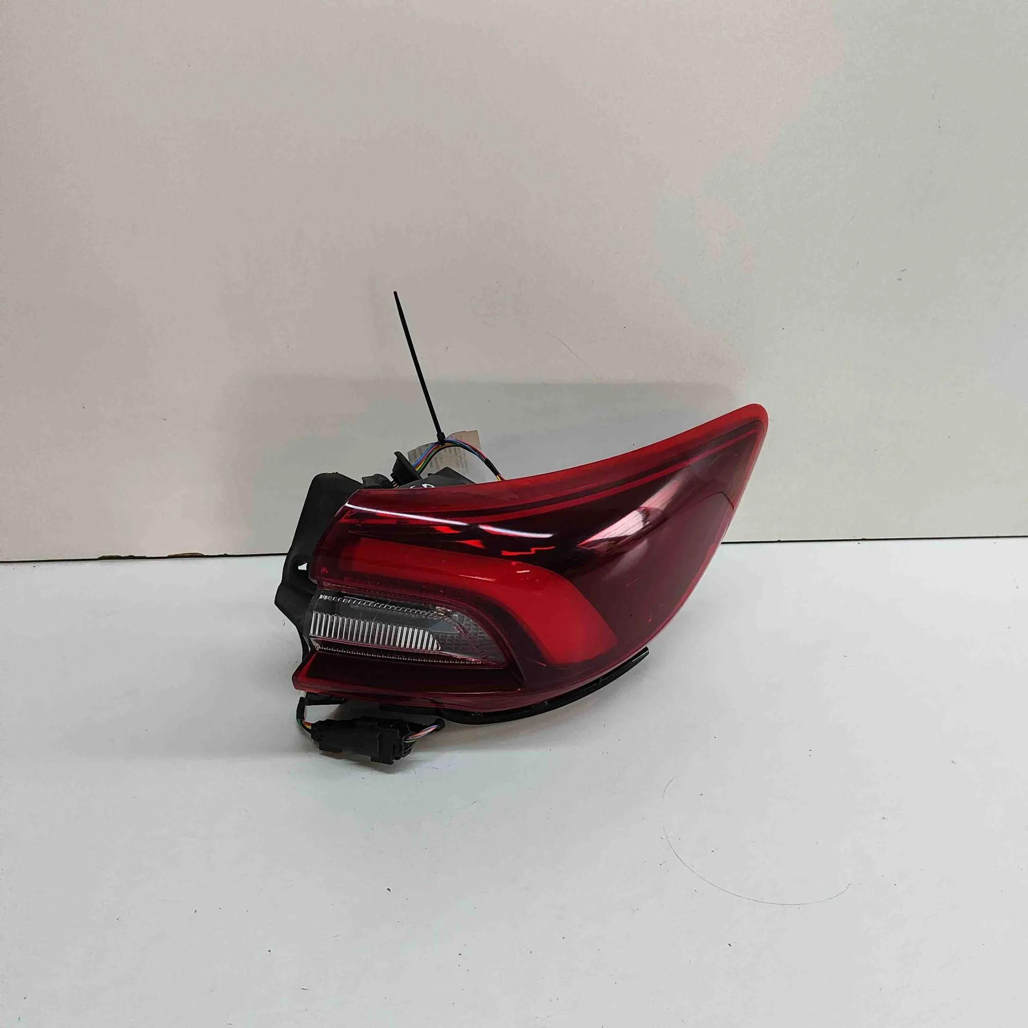 Ford Kuga Rear Right Tail Light PV4B-13404-AC Rear Right Tail Light FORD KUGA (...
